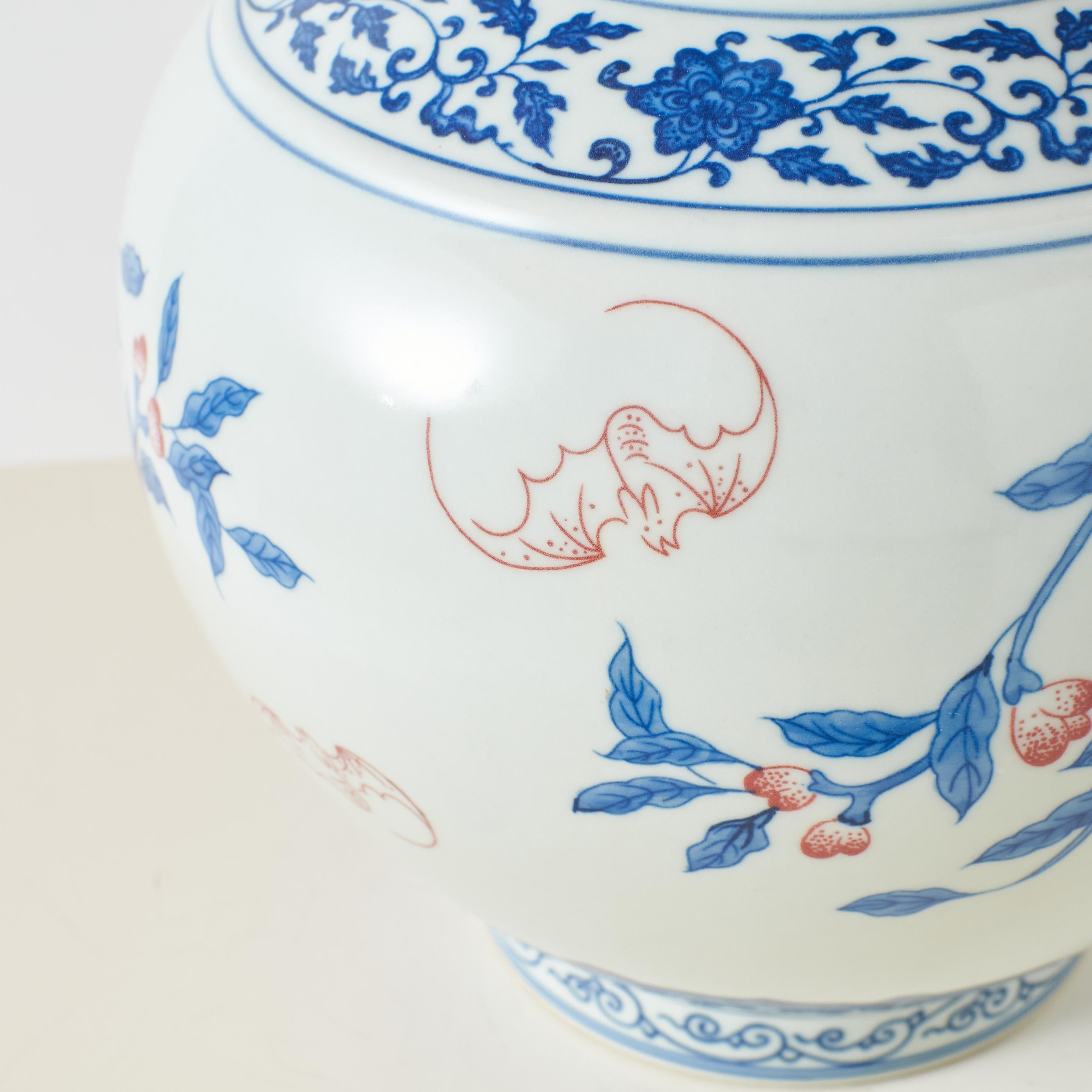 Vaso di porcellana a forma di pera in ferro rosso blu e bianco in vendita 4