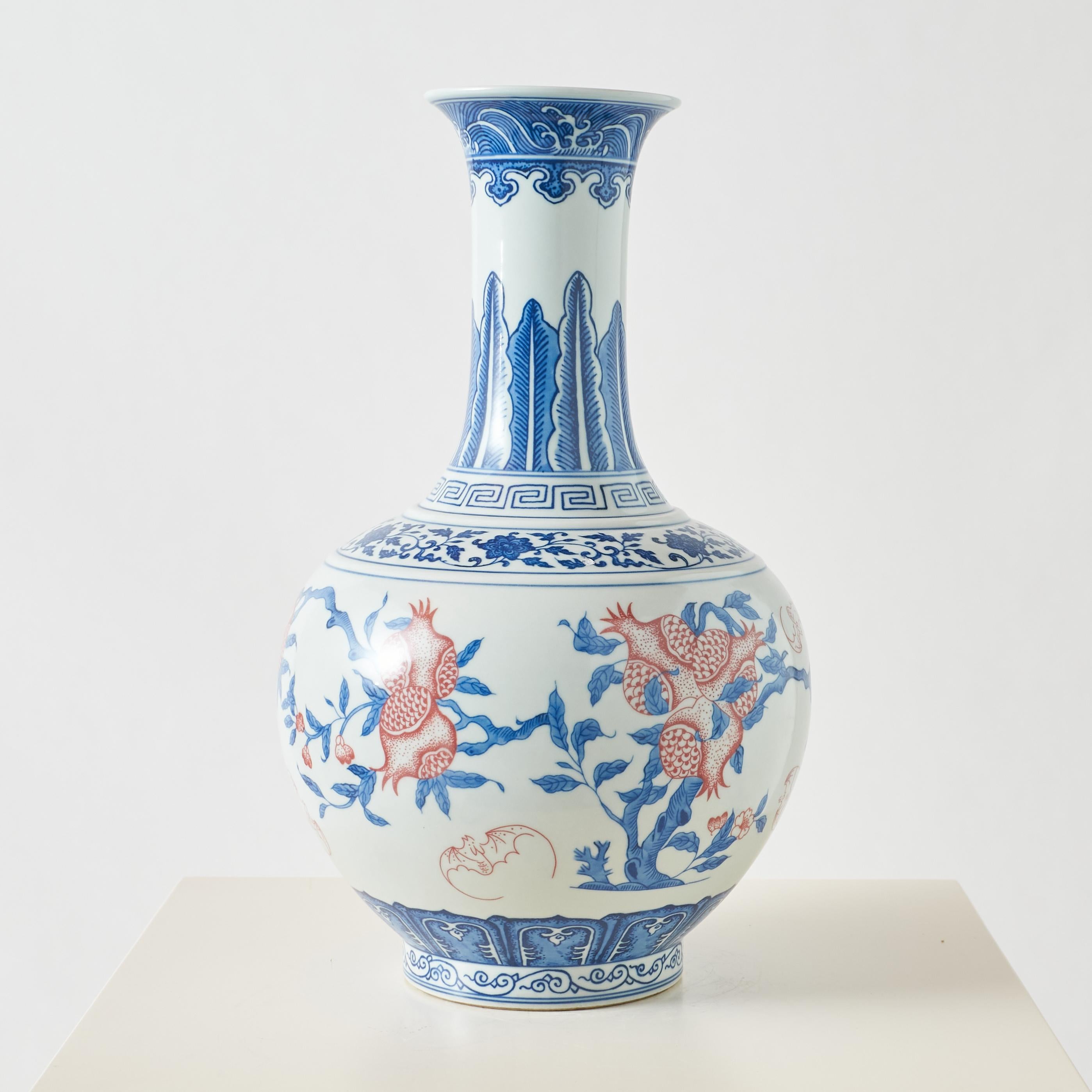 Cinese Vaso di porcellana a forma di pera in ferro rosso blu e bianco in vendita