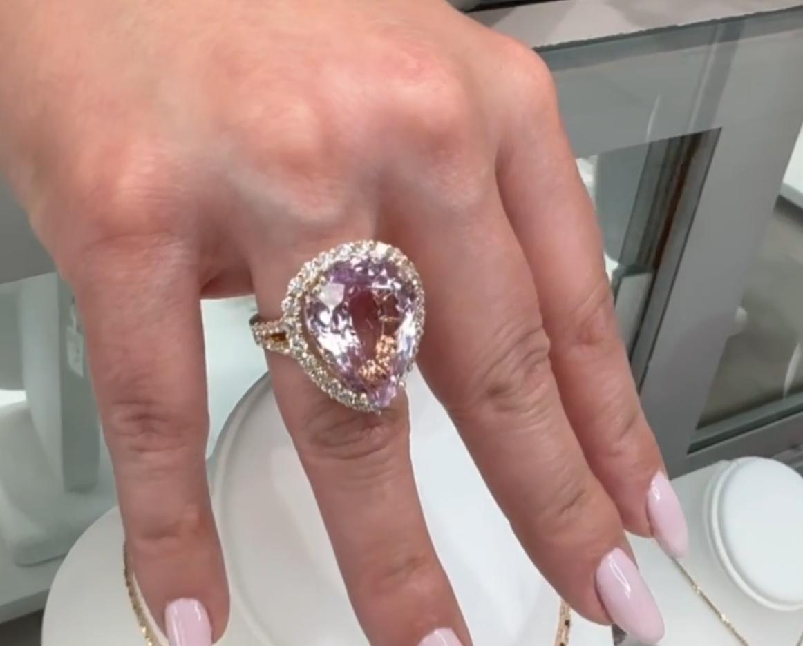 14K Gelbgold Kunzit Halo Birnenförmiger Ring mit Halo Damen im Angebot
