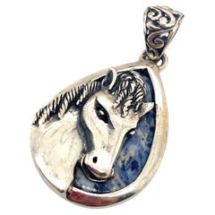 Ciondolo a forma di pera in labradorite con cavallo equestre in A. Silver