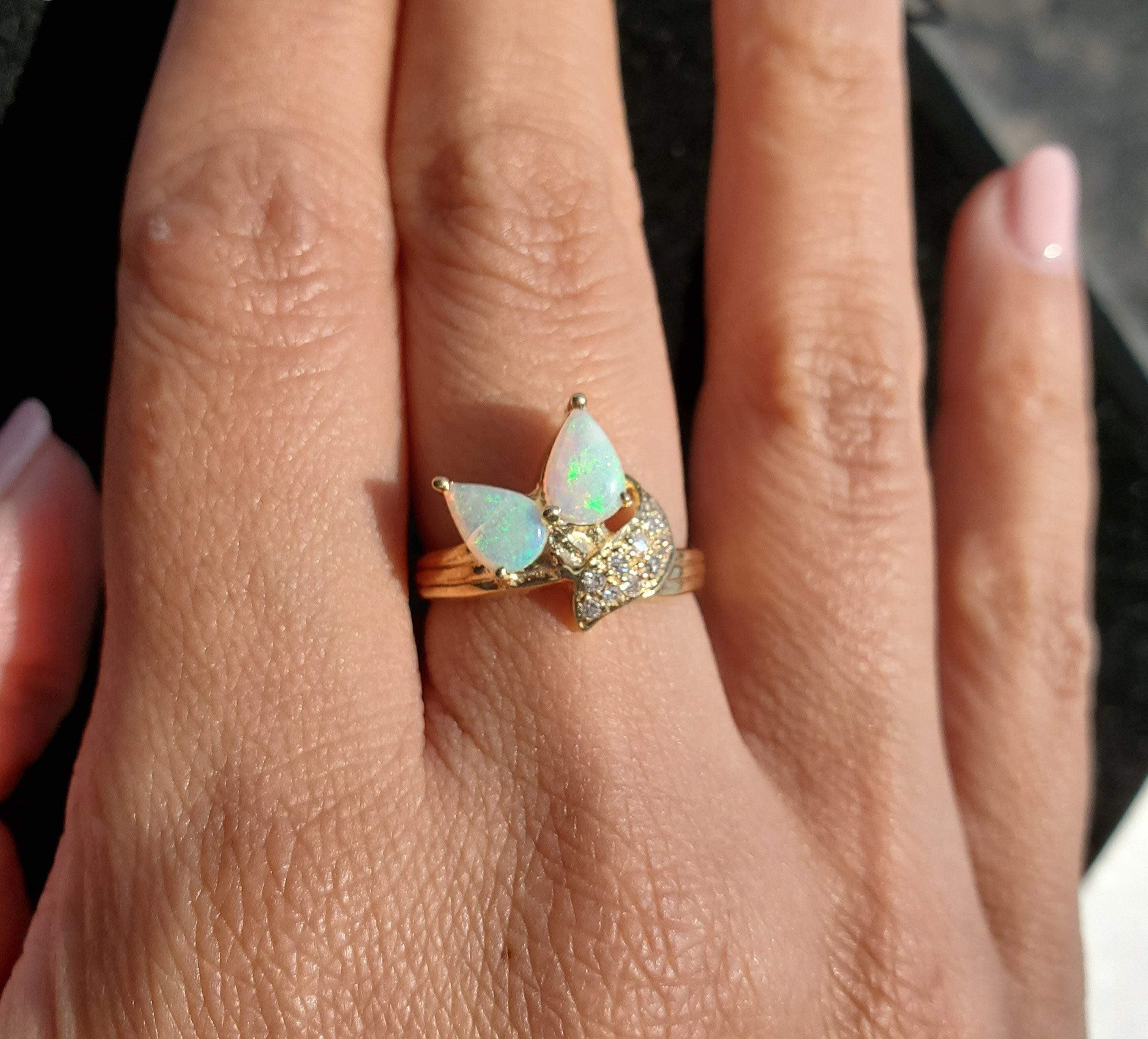 ♥ Product Summary ♥

Main Stone: Australian Opal & Diamond
Approx. Diamond Carat Weight: .25cttw
Band Material: 14k Yellow Gold
Stone Cut: Pear Shaped
Weight: 3 grams
