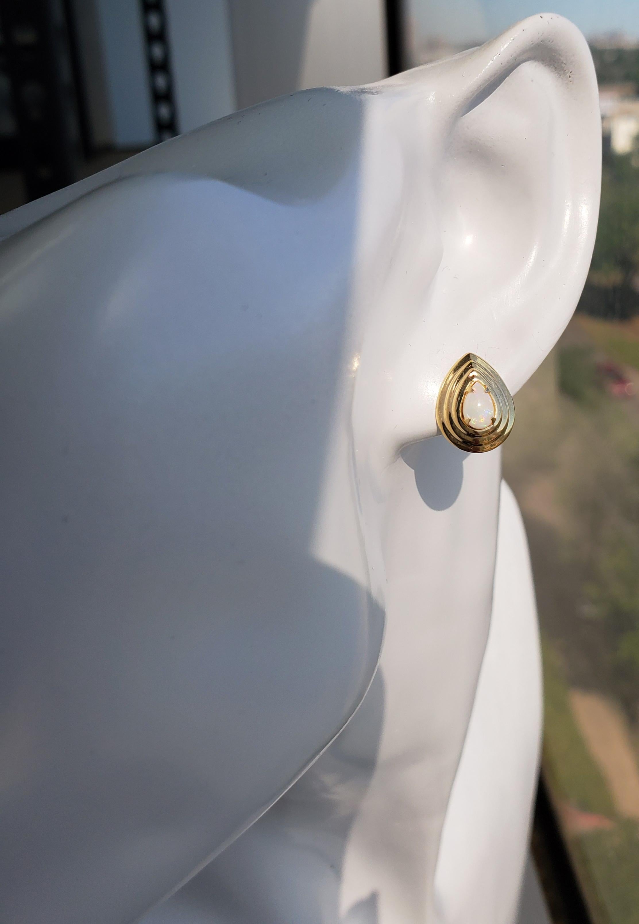 Pear Shaped Opal Earrings 14k Yellow Gold im Zustand „Neu“ im Angebot in Sugar Land, TX