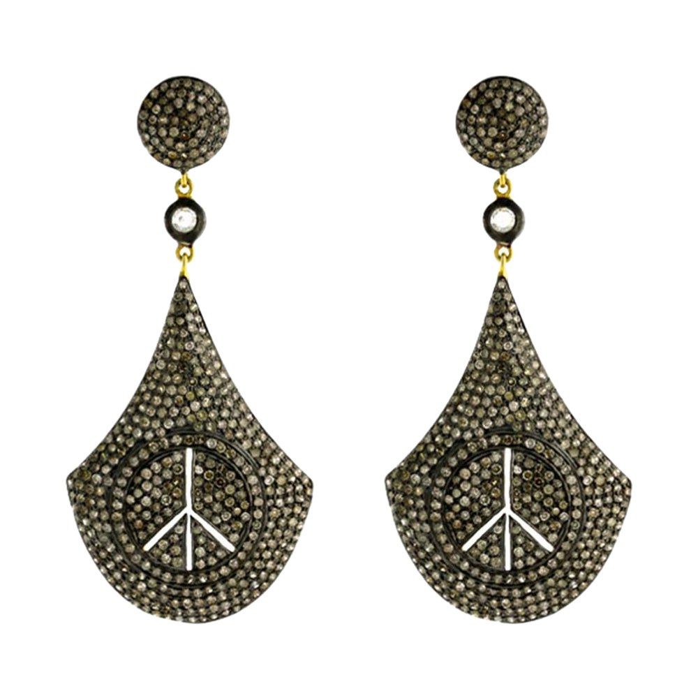 Birnenförmige Pavé-Diamant-Ohrringe mit Friedensschild aus 18 Karat Gelbgold und Silber im Angebot