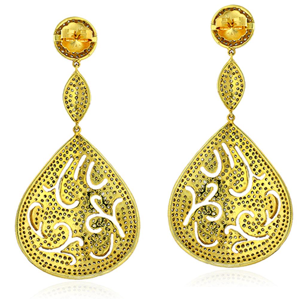 Ohrringe in Birnenform mit Pavé-Diamanten aus 18 Karat Gelbgold und Silber (Zeitgenössisch) im Angebot