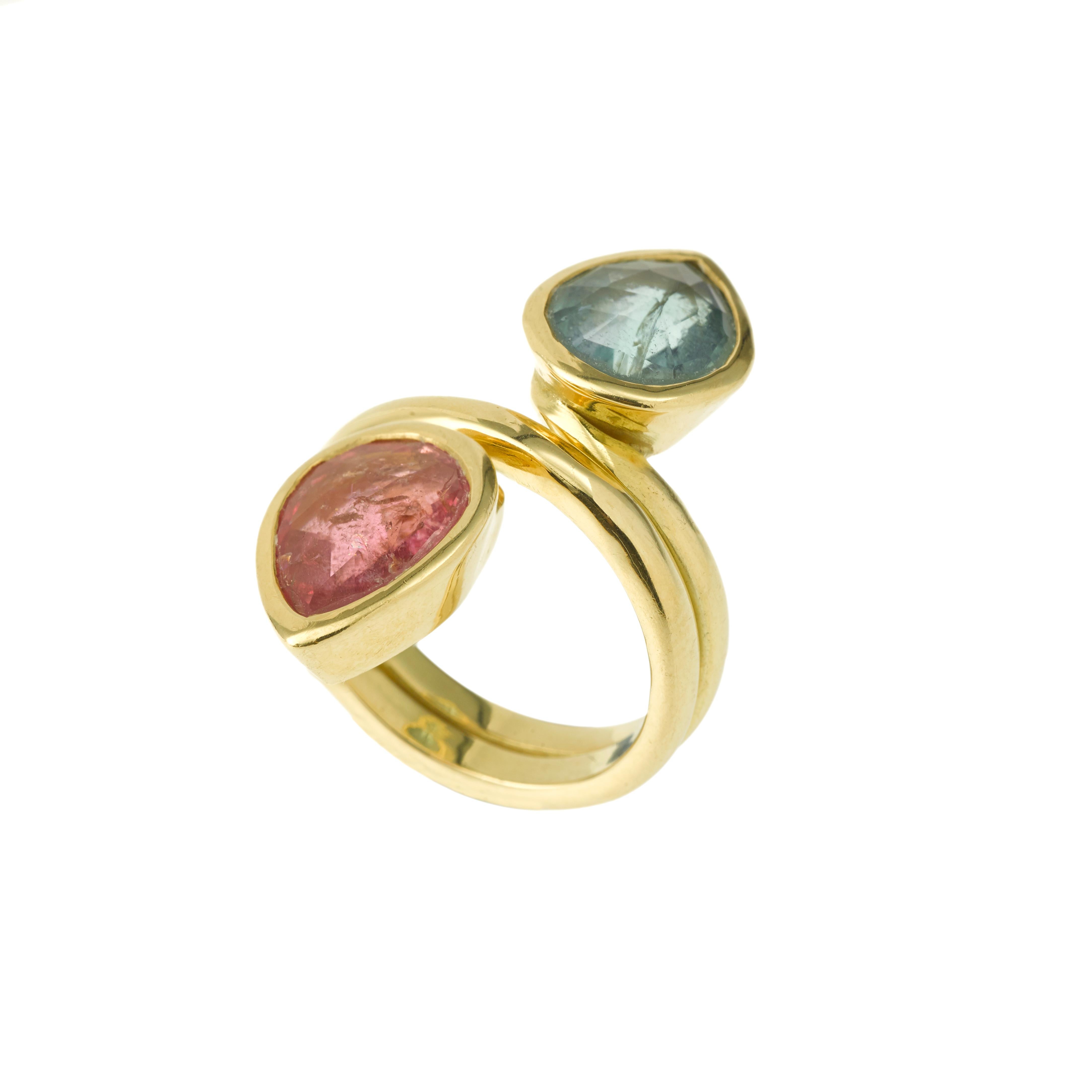 An important Pear Shaped Pink and Green Tourmaline Toi et Moi Ring.

18K yellow gold, 750 / 1000eme

Weight of pink Tourmaline 3.60 carats
Dimensions: 14 X 10.2 mm

Weight of green Tourmaline 4.14 carats
Dimensions: 14 X 11 mm

One of a kind Ring !