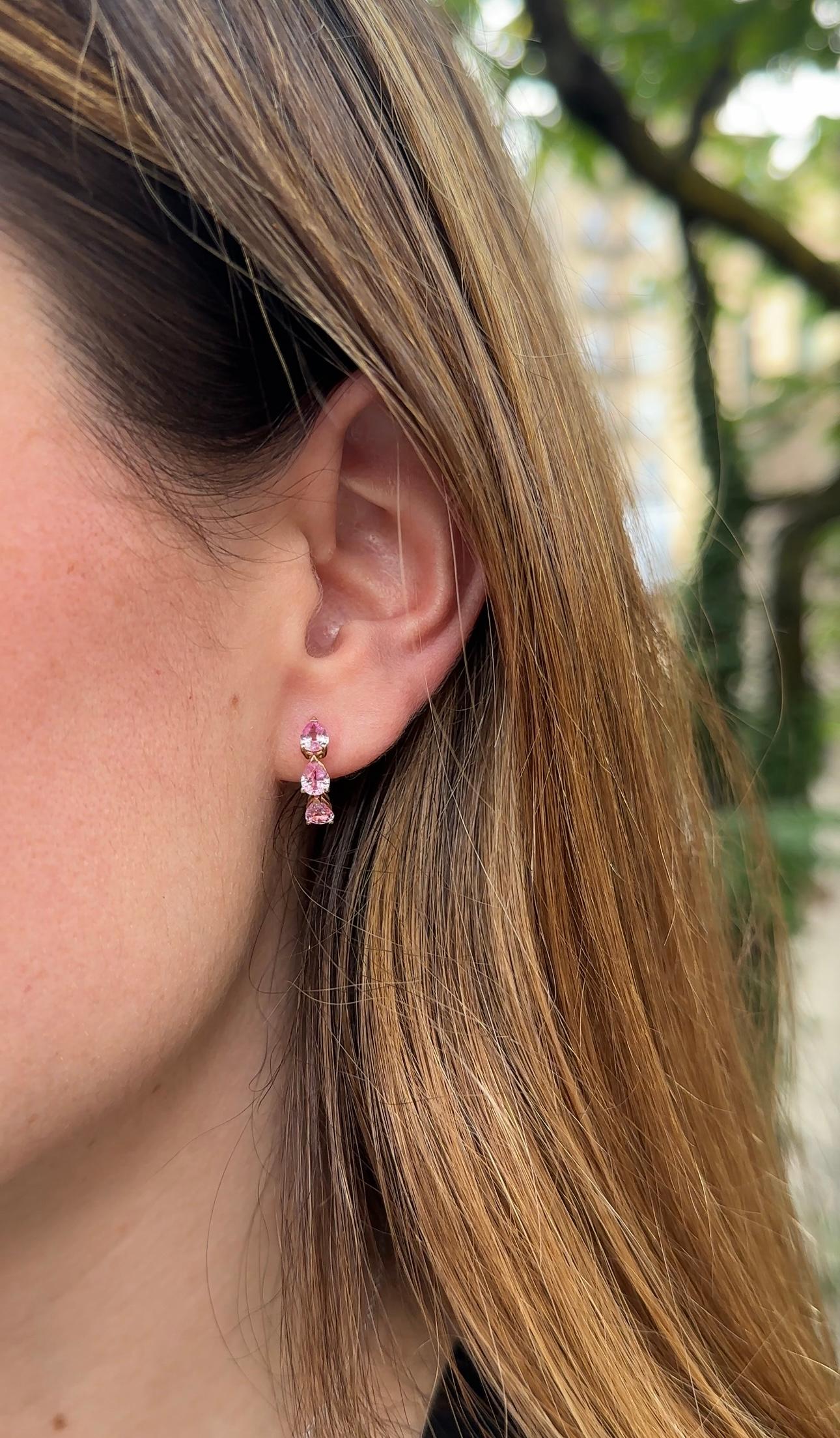Taglio a goccia Abbracci a forma di pera con zaffiro rosa in vendita