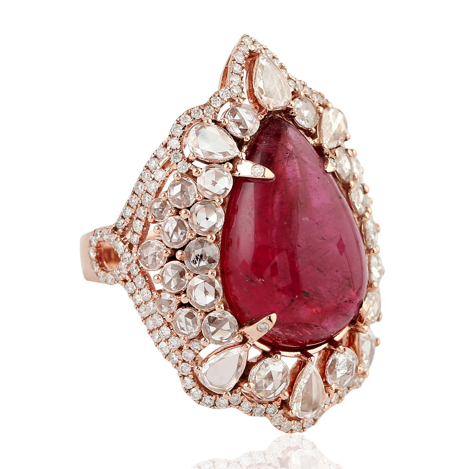 Art déco Bague cocktail en or 18 carats avec tourmaline rose en forme de poire et diamants multiformes en vente