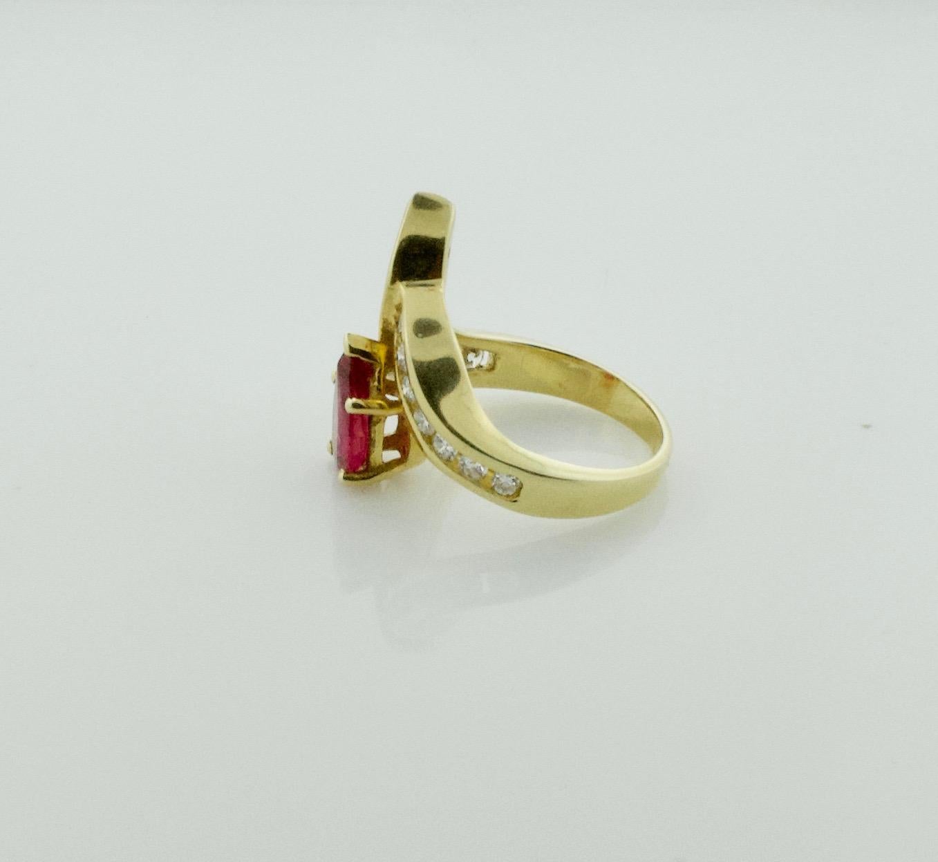 Pear Shaped Ruby and Diamond Ring in 18 Karat In Excellent Condition For Sale In Wailea, HI