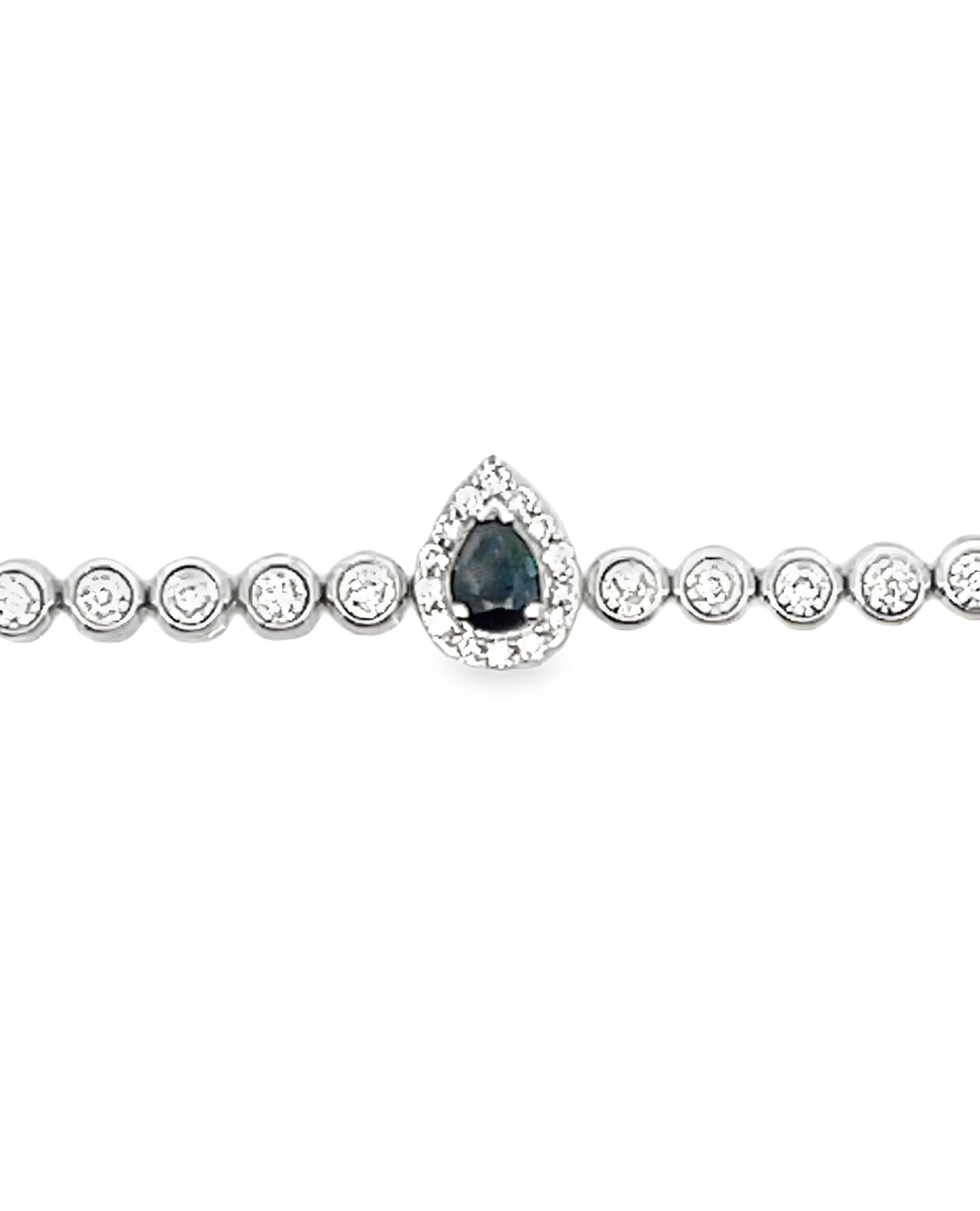 Tennisarmband mit birnenförmigem Saphir und Diamanten in Lünettenfassung aus 18 Karat Weißgold (Zeitgenössisch) im Angebot