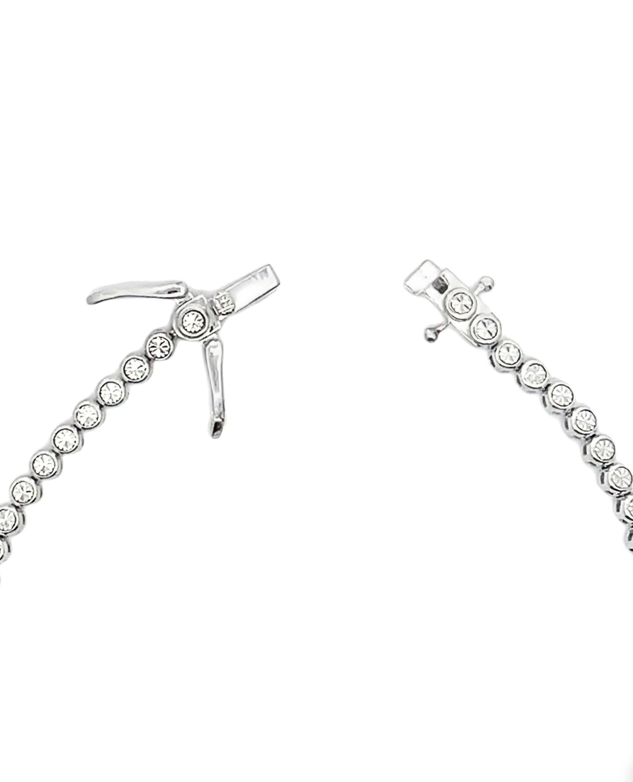 Tennisarmband mit birnenförmigem Saphir und Diamanten in Lünettenfassung aus 18 Karat Weißgold im Zustand „Neu“ im Angebot in Old Tappan, NJ