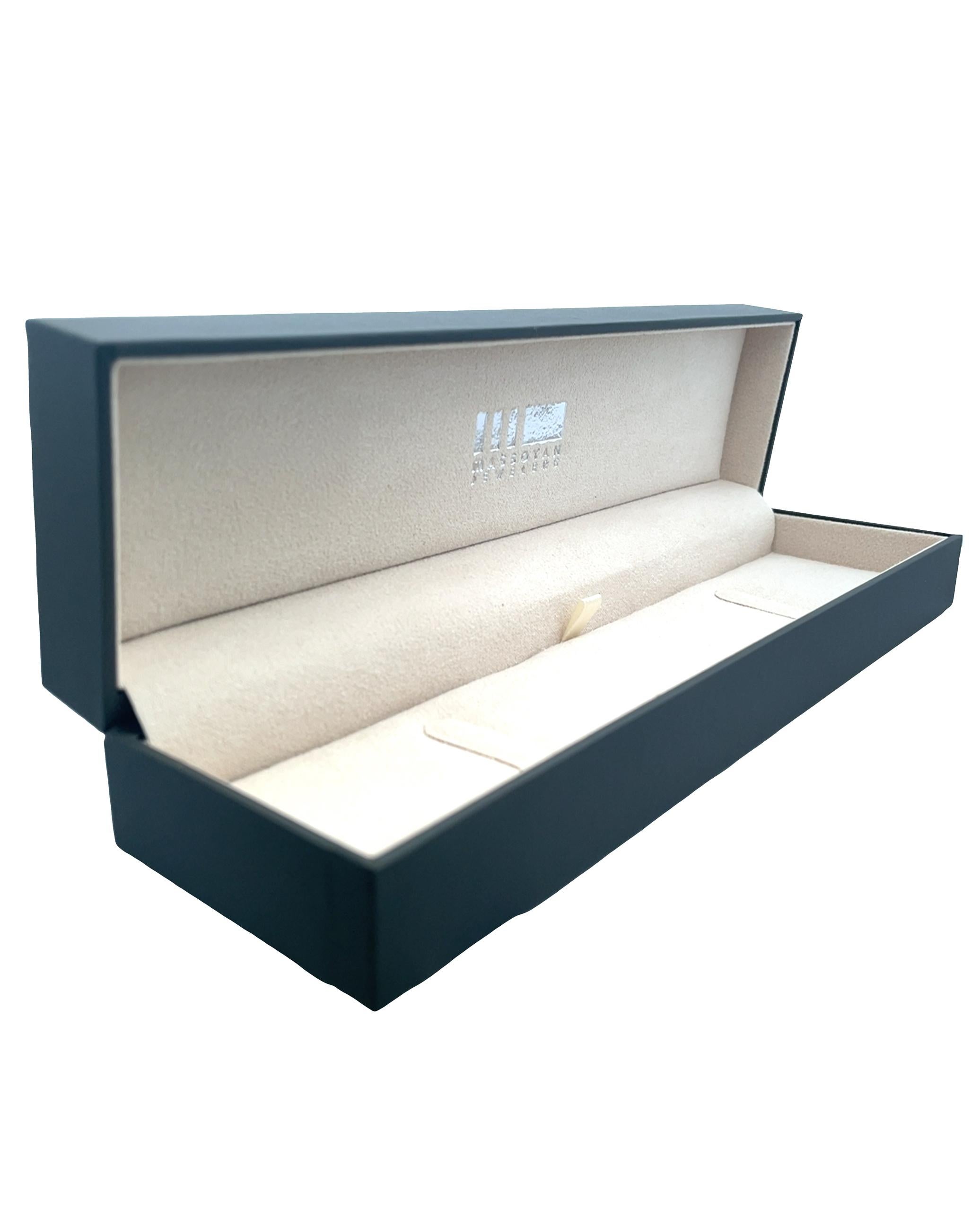Tennisarmband mit birnenförmigem Saphir und Diamanten in Lünettenfassung aus 18 Karat Weißgold im Angebot 1