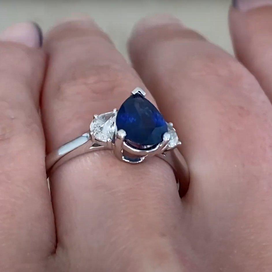 Bague saphir en forme de poire (environ 1,5 carats) avec diamants (environ 0,3 carats) Pour femmes en vente
