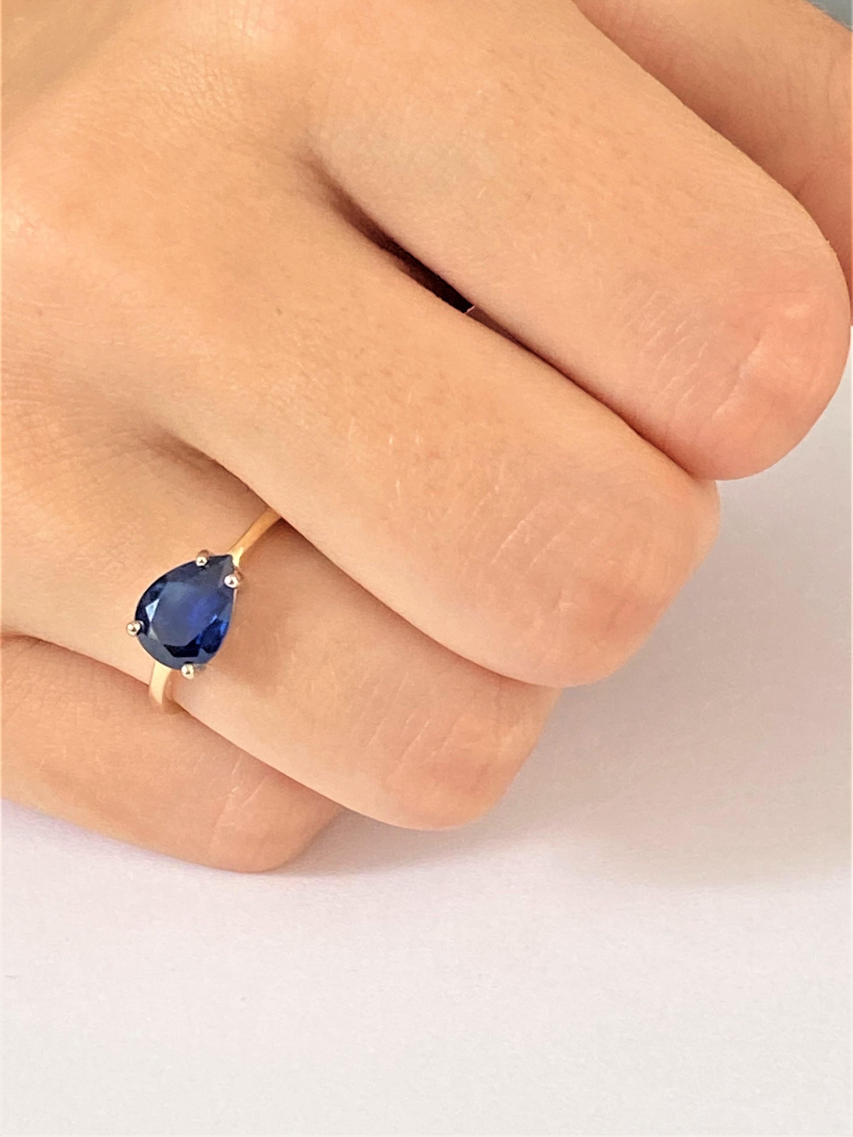 Contemporary Pear-Shaped Sapphire White and Yellow Gold Cocktail Ring