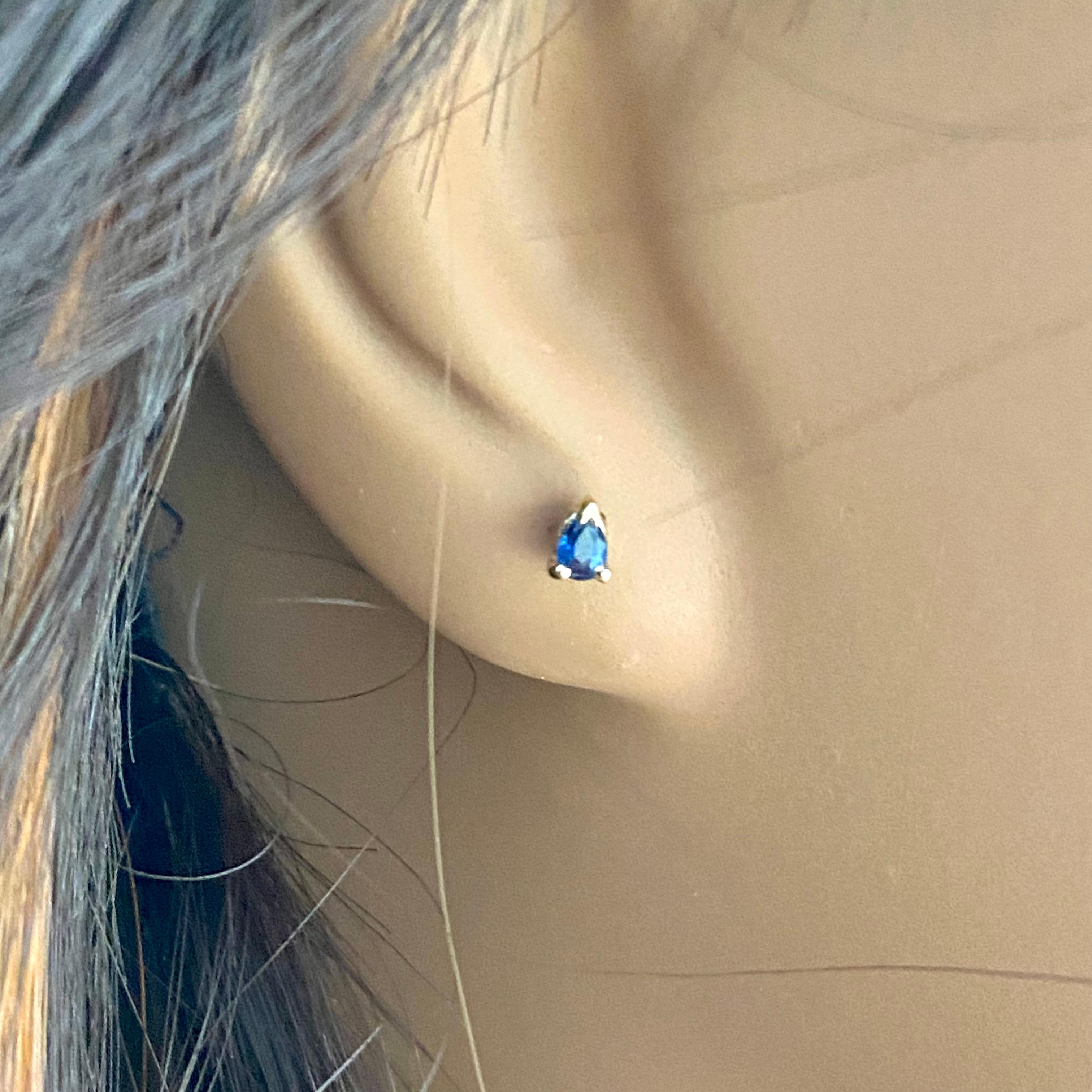 Modernist Tiny Pear Shaped Sapphire 0.25 Carat Yellow Gold Mini Stud Earrings 