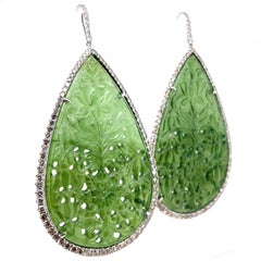 Boucles d'oreilles en or blanc 18 carats avec sculptures serpentines en forme de poire Cts 116,39 et diamants