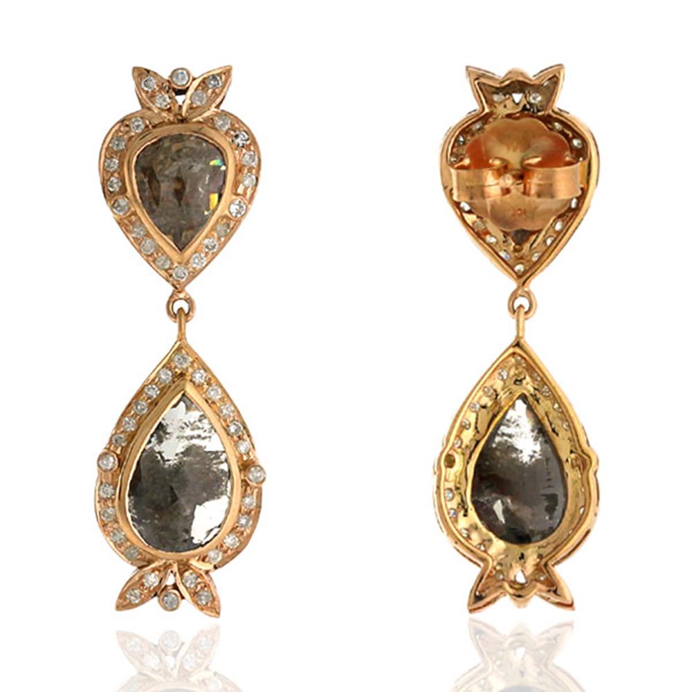 Birnenförmige Ohrringe aus 18 Karat Gelbgold mit geschliffenen Eisdiamanten und Pavé-Diamanten (Art nouveau) im Angebot