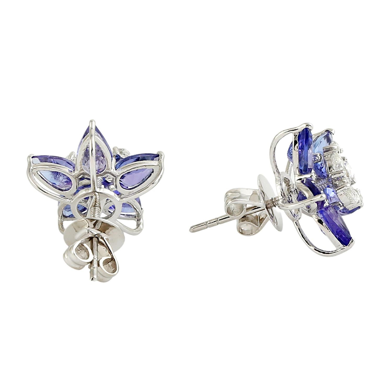 Art Déco Borchie a stella con tanzanite e diamanti a forma di pera in oro bianco 18 carati in vendita