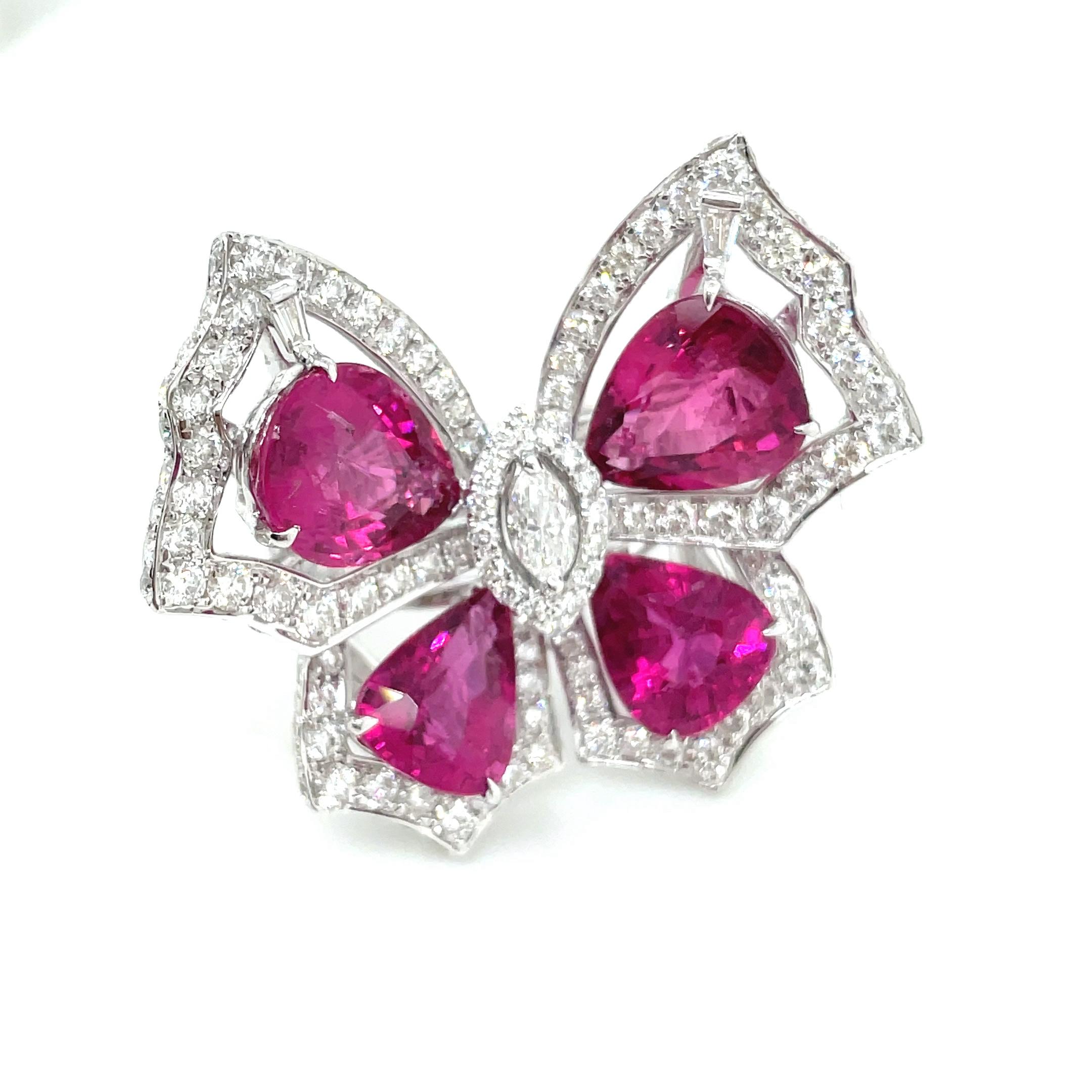 Contemporain Bague de fiançailles en 18 carats avec tourmaline en forme de poire Cts 10,26 diamant papillon en vente