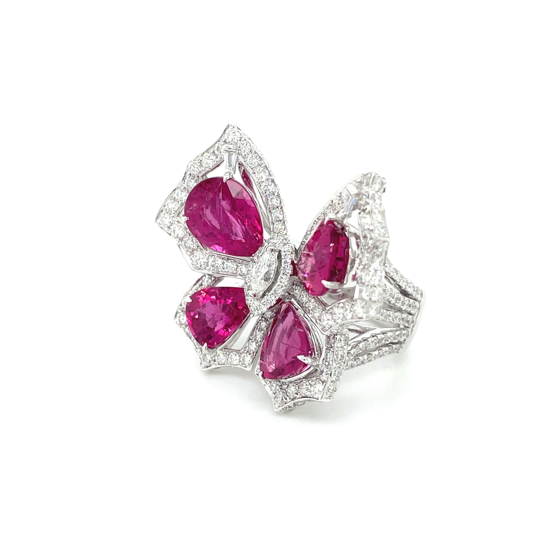 Bague de fiançailles en 18 carats avec tourmaline en forme de poire Cts 10,26 diamant papillon Neuf - En vente à Hong Kong, HK