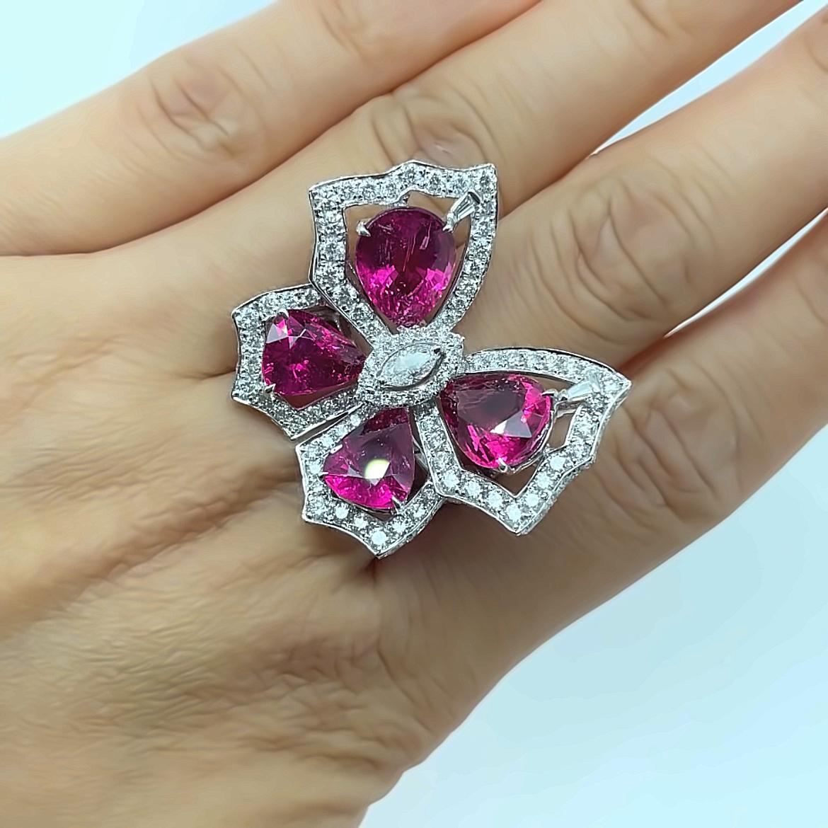Bague de fiançailles en 18 carats avec tourmaline en forme de poire Cts 10,26 diamant papillon Pour femmes en vente