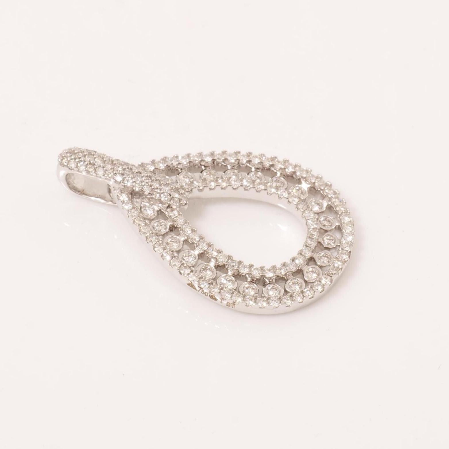 Ciondolo con diamante a pera impilabile in oro massiccio 14k (certificato) In condizioni Nuovo in vendita a New Delhi, DL