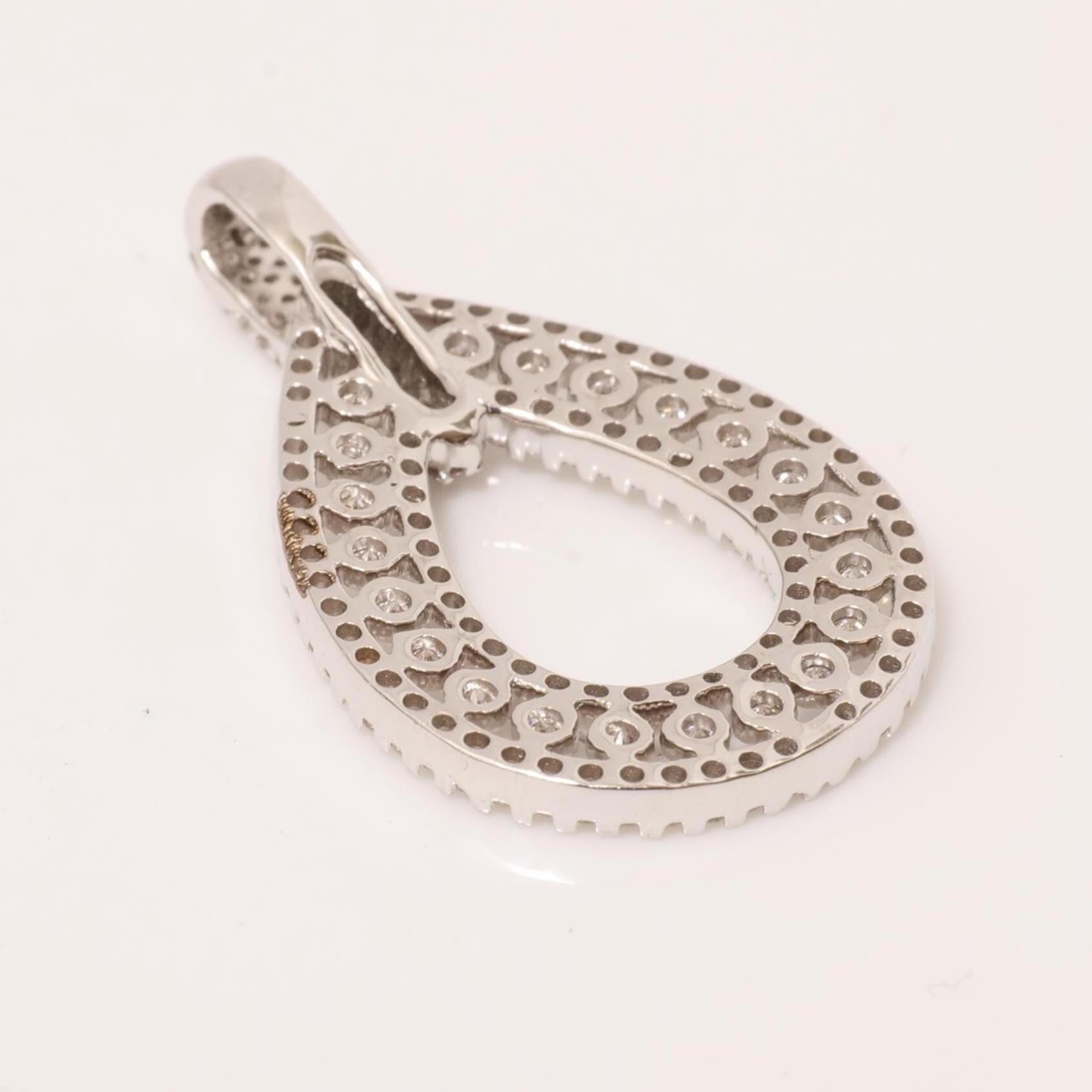 Ciondolo con diamante a pera impilabile in oro massiccio 14k (certificato) in vendita 2