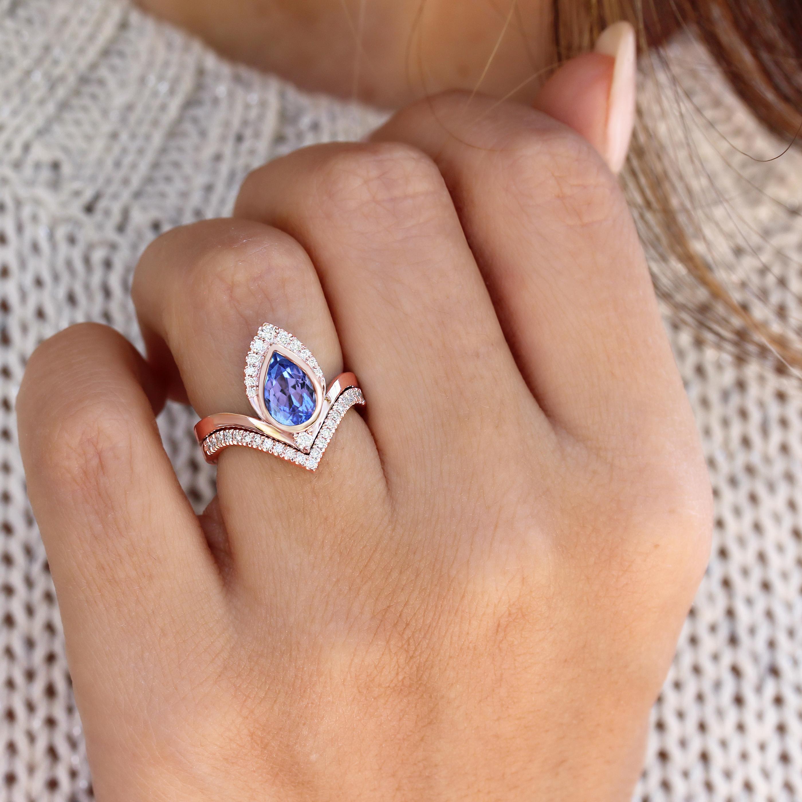 Art Déco Set di anelli di fidanzamento unici con tanzanite e diamanti - Atyasha in vendita