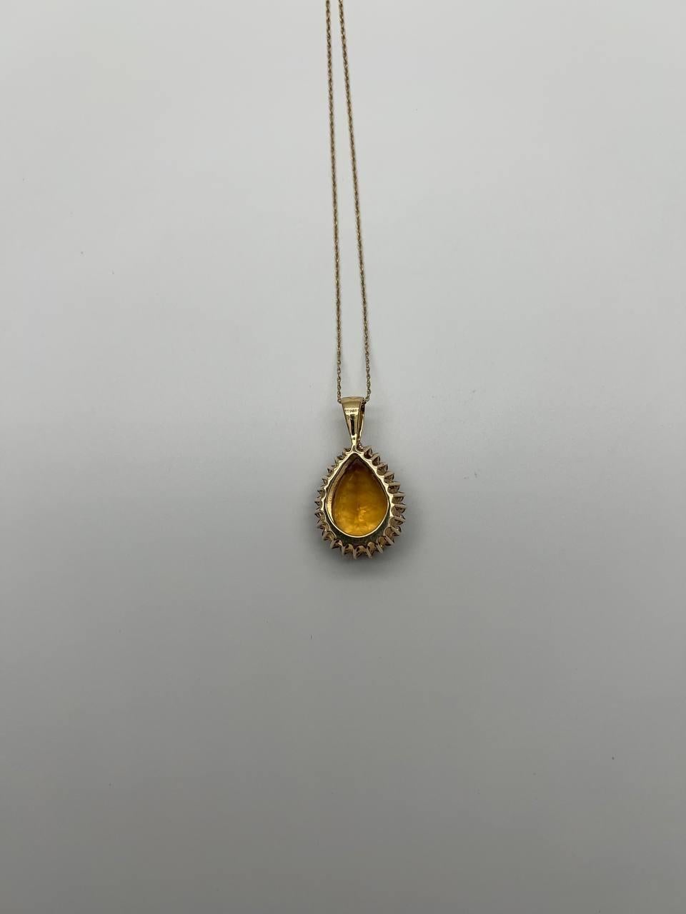 Birne Tropfenform Orange Citrin mit braunen Diamanten Halo 14K Gold Halskette (Tropfenschliff) im Angebot