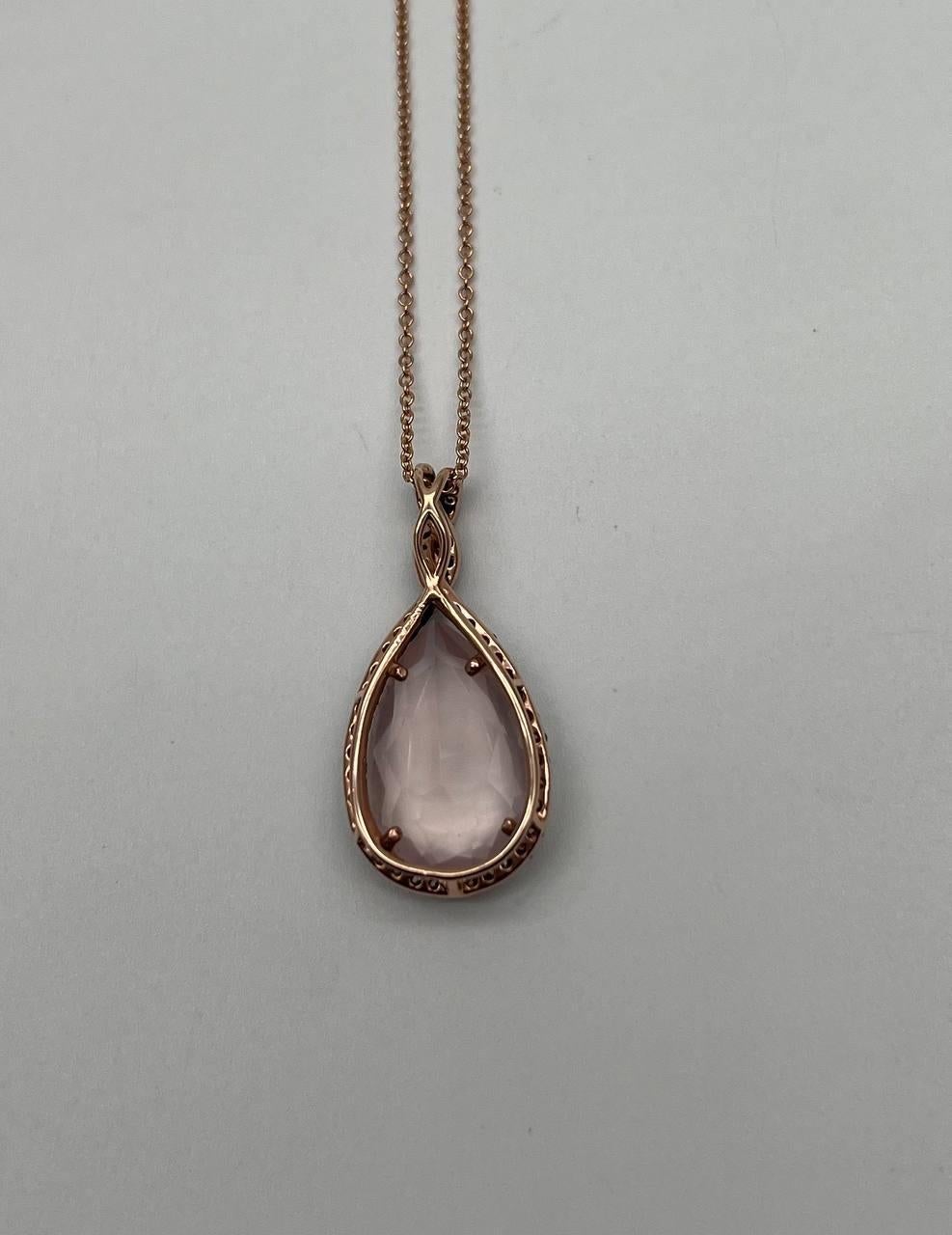 Taglio a goccia Collana con ciondolo in oro rosa 14K con diamanti, taglio a goccia, pera e quarzo rosa. in vendita