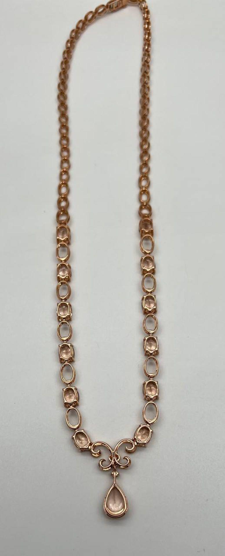 Donna Collana con ciondolo a goccia in oro rosa 14 carati con diamanti fantasia in vendita