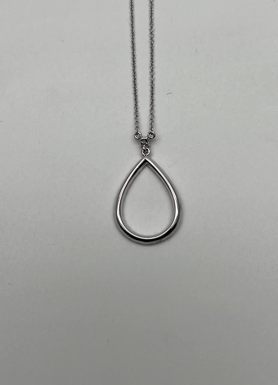 Collana con ciondolo in oro bianco 18 carati con diamanti a forma di uovo, a forma di pera, a goccia. In condizioni Nuovo in vendita a Oakton, VA