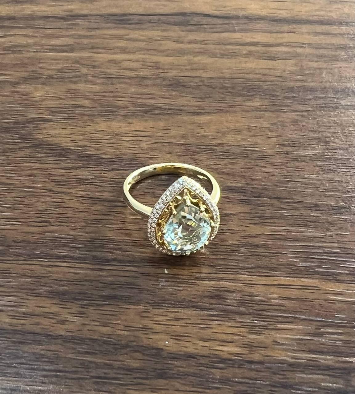 Women's Pear Teardrop Shape Green Amethyst Prasiolite Diamonds Halo Gold Cocktail Ring For Sale