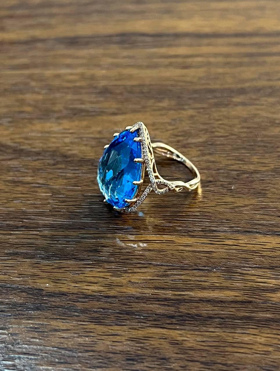 Anillo en forma de lágrima pera Topacio azul suizo Diamante Halo Declaración amarilla Spire Ring en venta 2