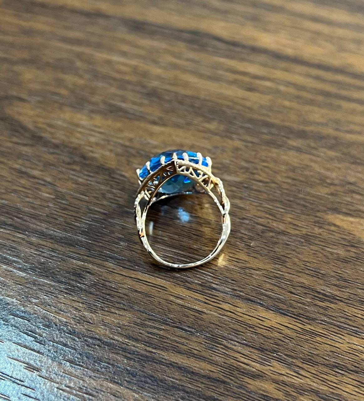 Anillo en forma de lágrima pera Topacio azul suizo Diamante Halo Declaración amarilla Spire Ring en venta 3