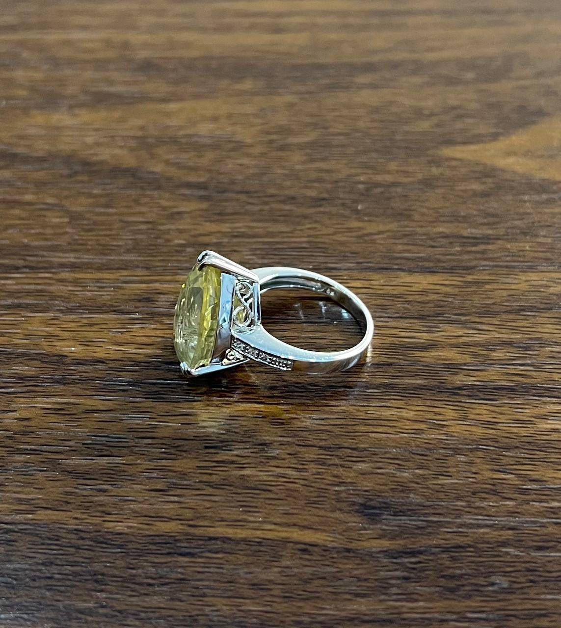 Anello a forma di pera a goccia in quarzo giallo e limone con diamante a canale in oro bianco 14 carati in vendita 2