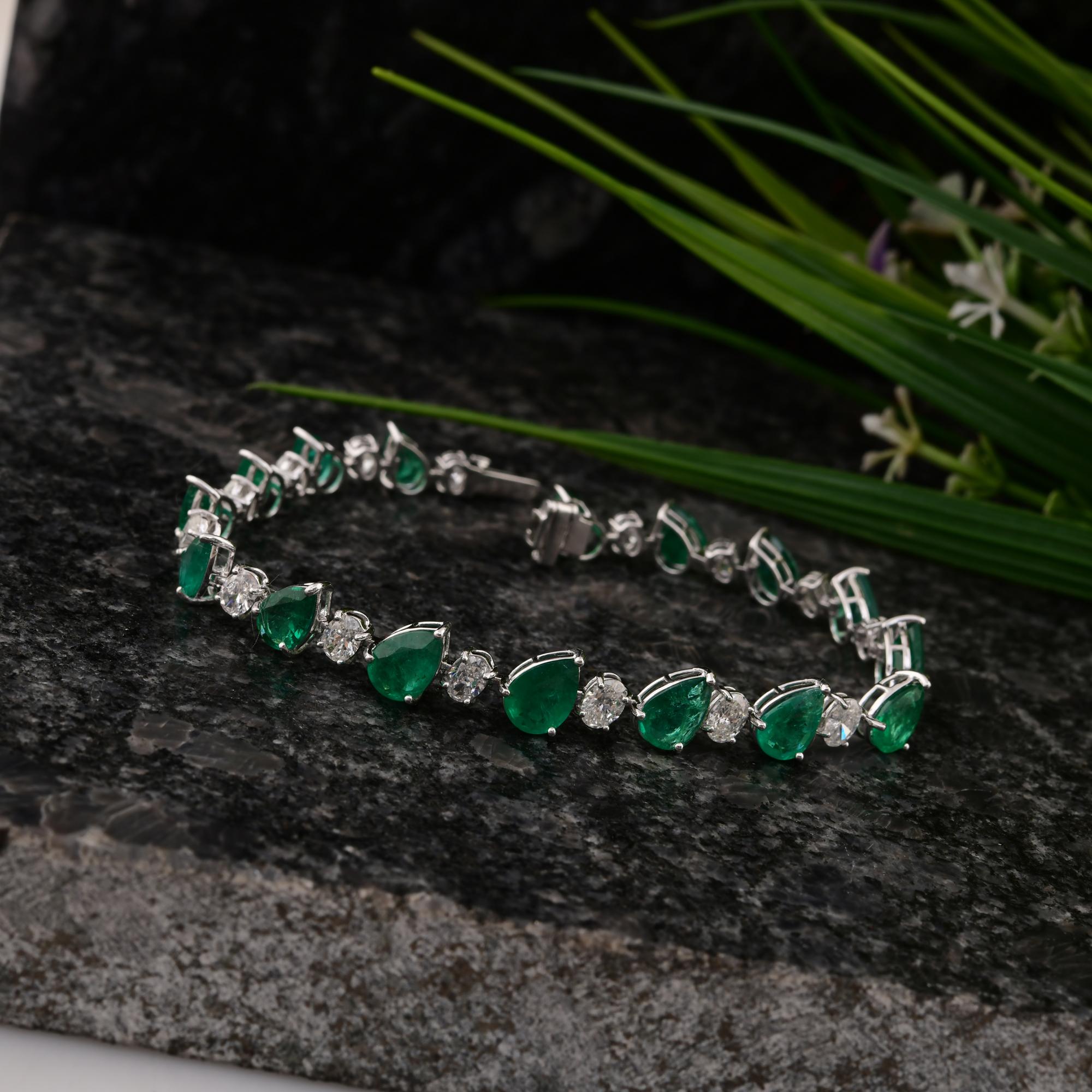 Pear Zambian Emerald Bracelet SI/H Oval Diamond 18 Karat White Gold Fine Jewelry In New Condition For Sale In Diera, Dubai