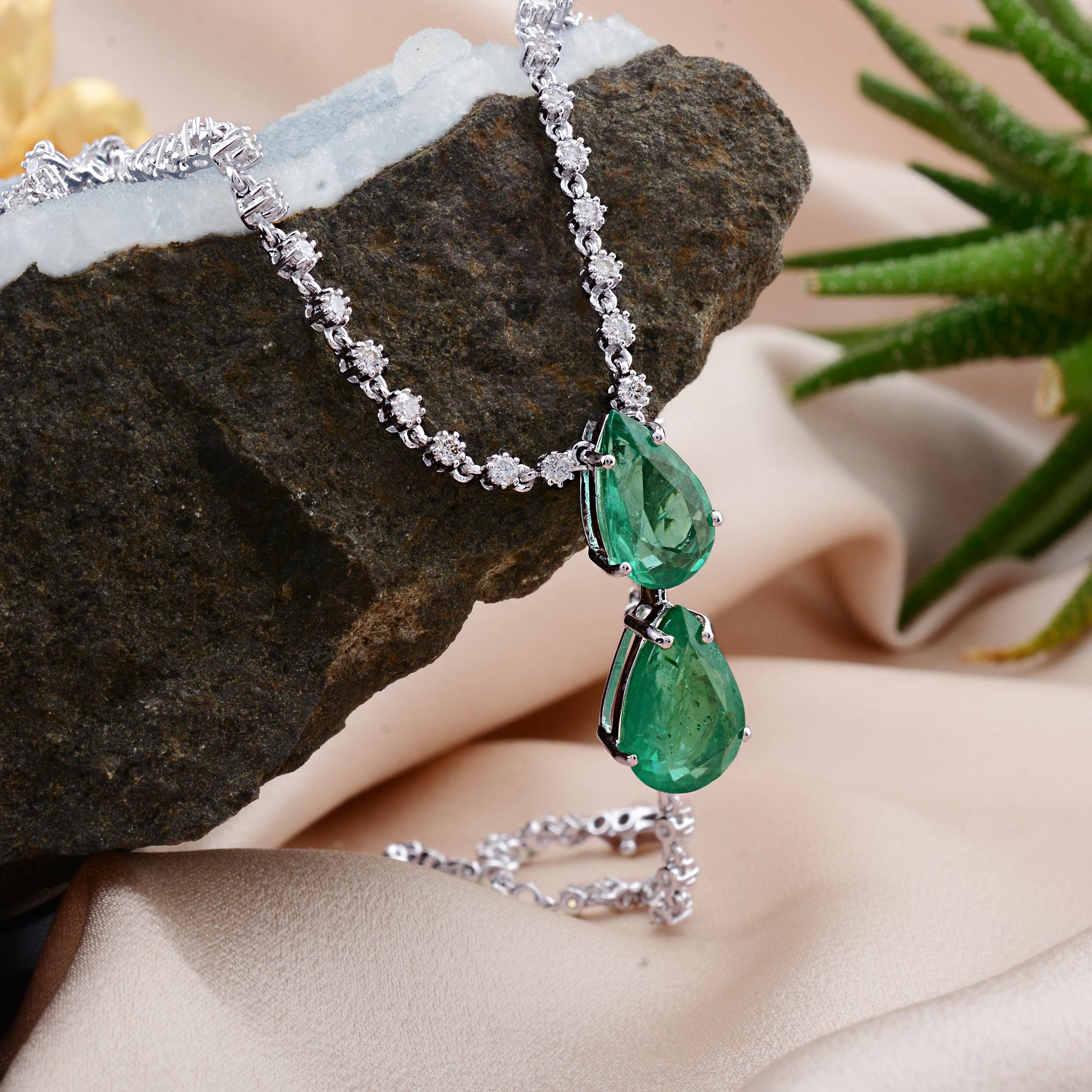 Moderne Pear Zambian Emerald Diamond Charm Pendant Necklace 18K Gold All Tariffs Paid en vente
