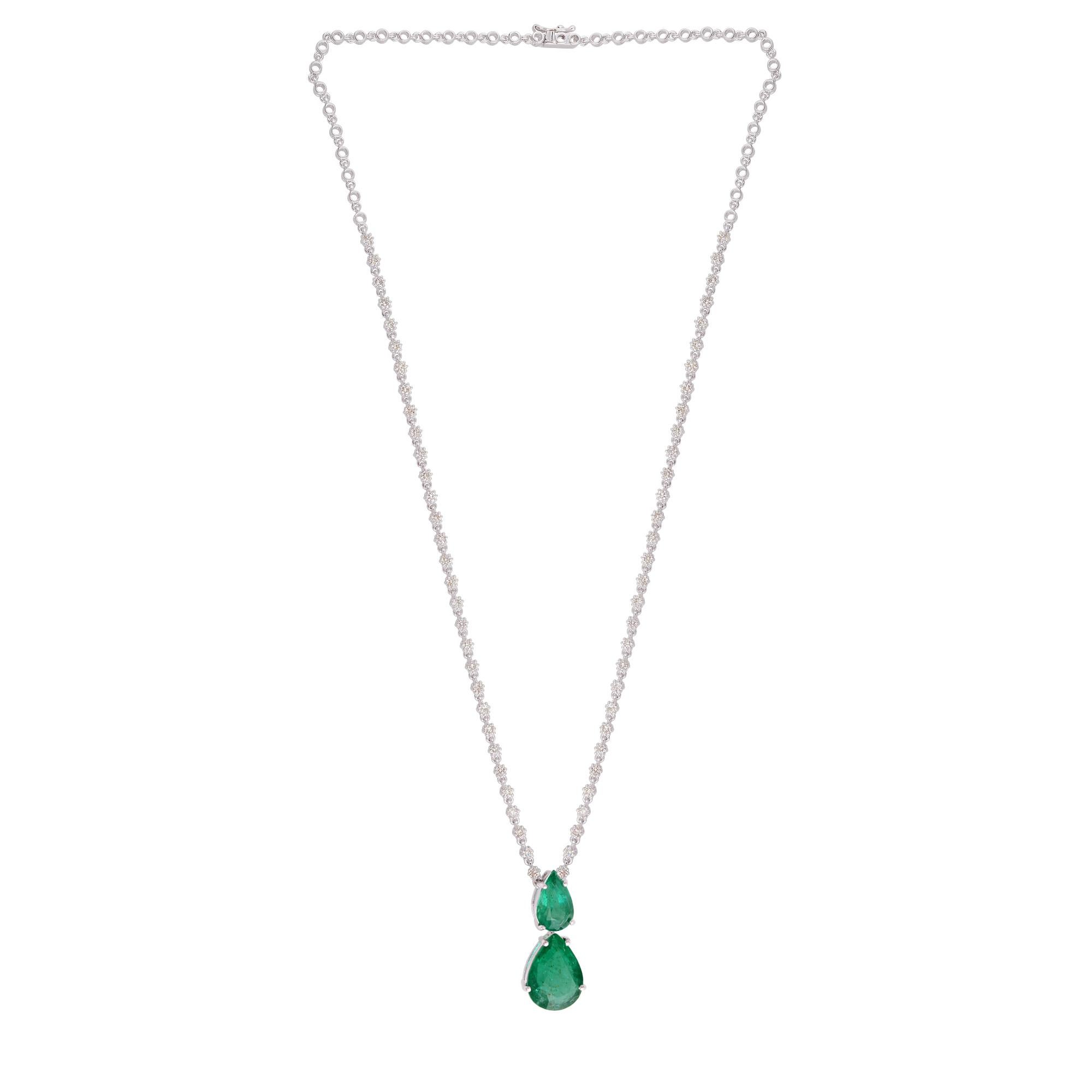 Collier à breloques en or 18K avec émeraude zambienne en forme de poire et diamant Tous droits de douane acquittés Neuf - En vente à Diera, Dubai