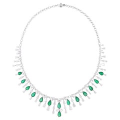 Collana a girocollo con diamante e smeraldo dello Zambia a pera in oro bianco 14 carati Gioielli di pregio