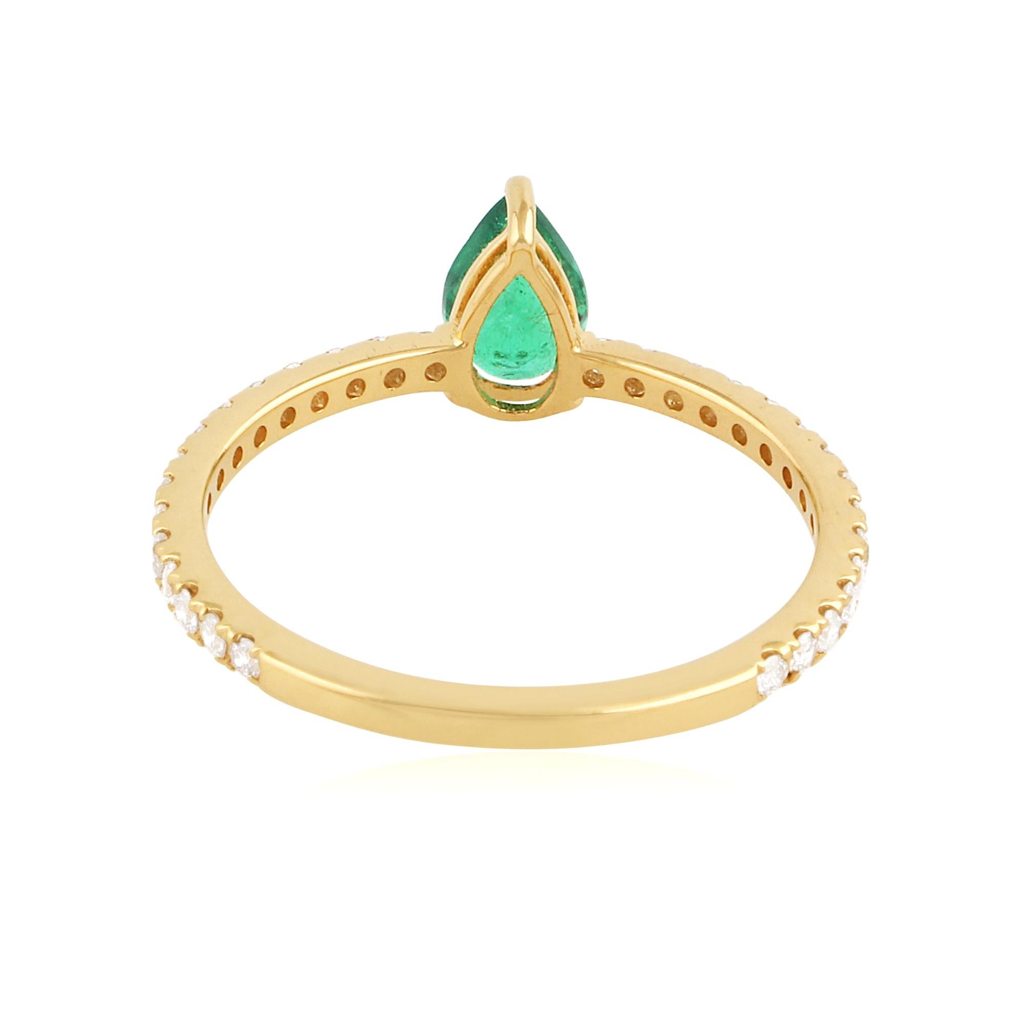 En vente :  Bague jonc en or jaune 14 carats avec diamants et émeraudes de Zambie 4