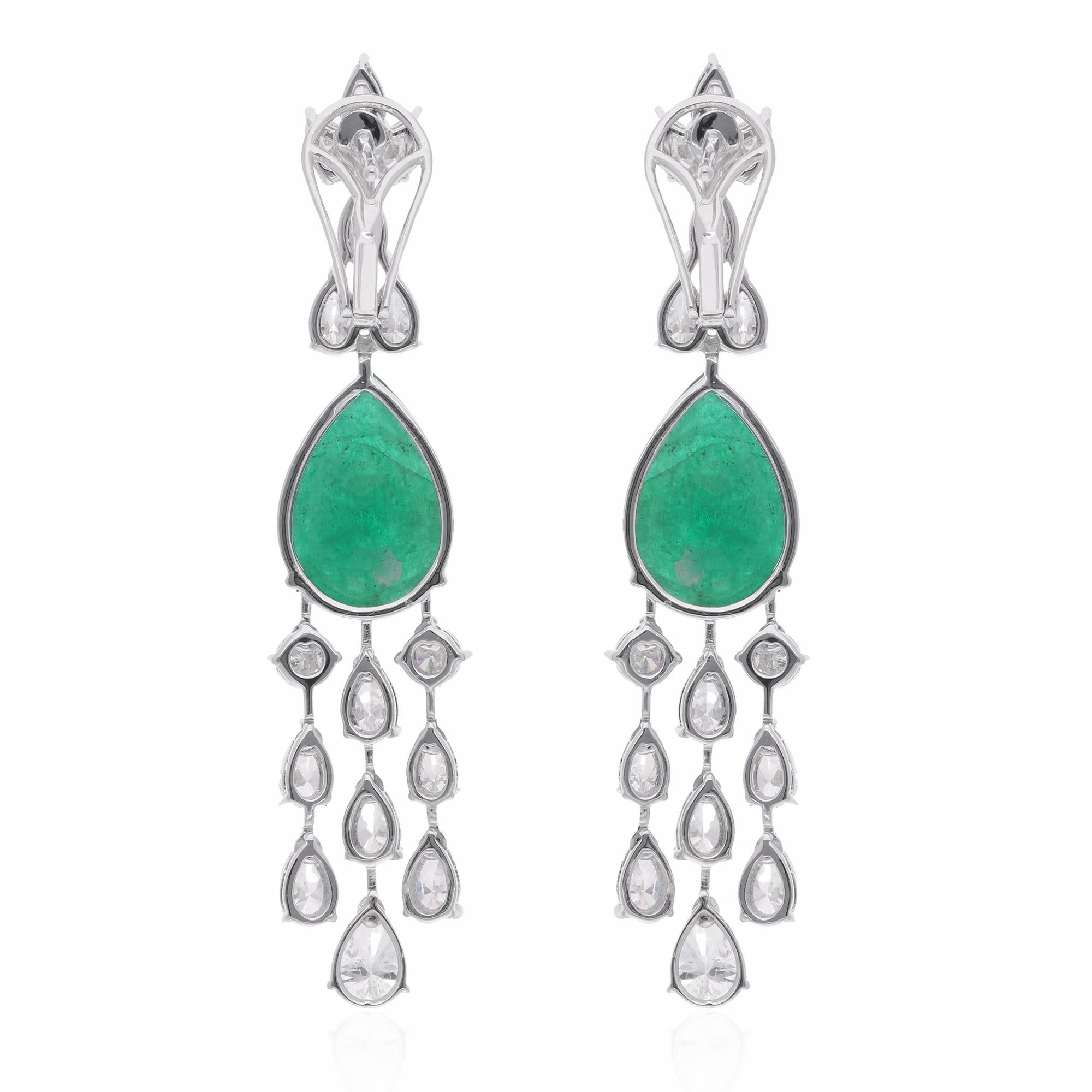 Boucles d'oreilles chandelier poire émeraude de Zambie diamant or blanc 14 carats Pour femmes en vente