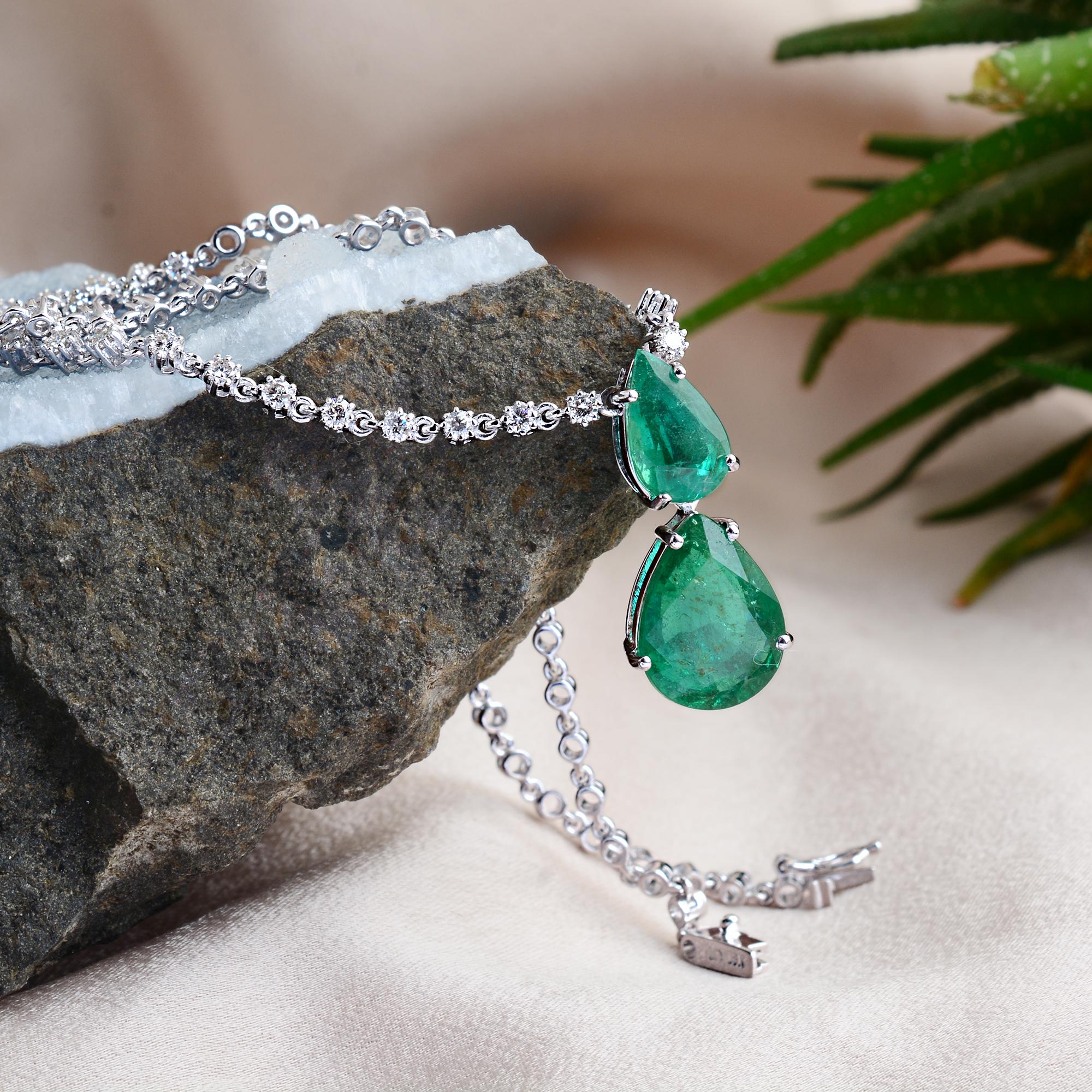 Modern Pear Natural Emerald Gemstone Charm Pendant Fine Necklace 18k White Gold Diamond For Sale