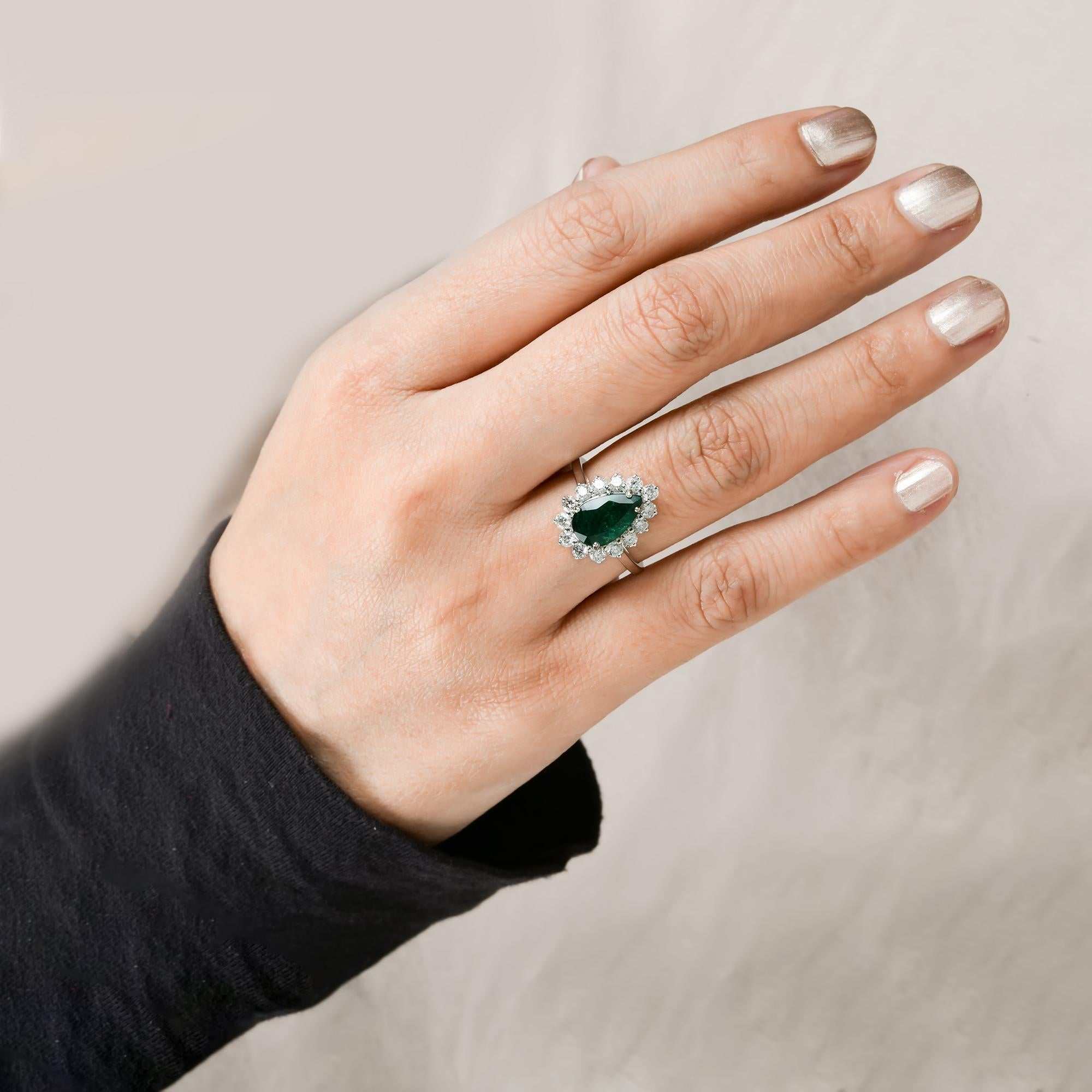De las mujeres Esmeralda pera de Zambia Piedra preciosa Anillo de cóctel Diamante Joyería de oro blanco de 14 quilates en venta