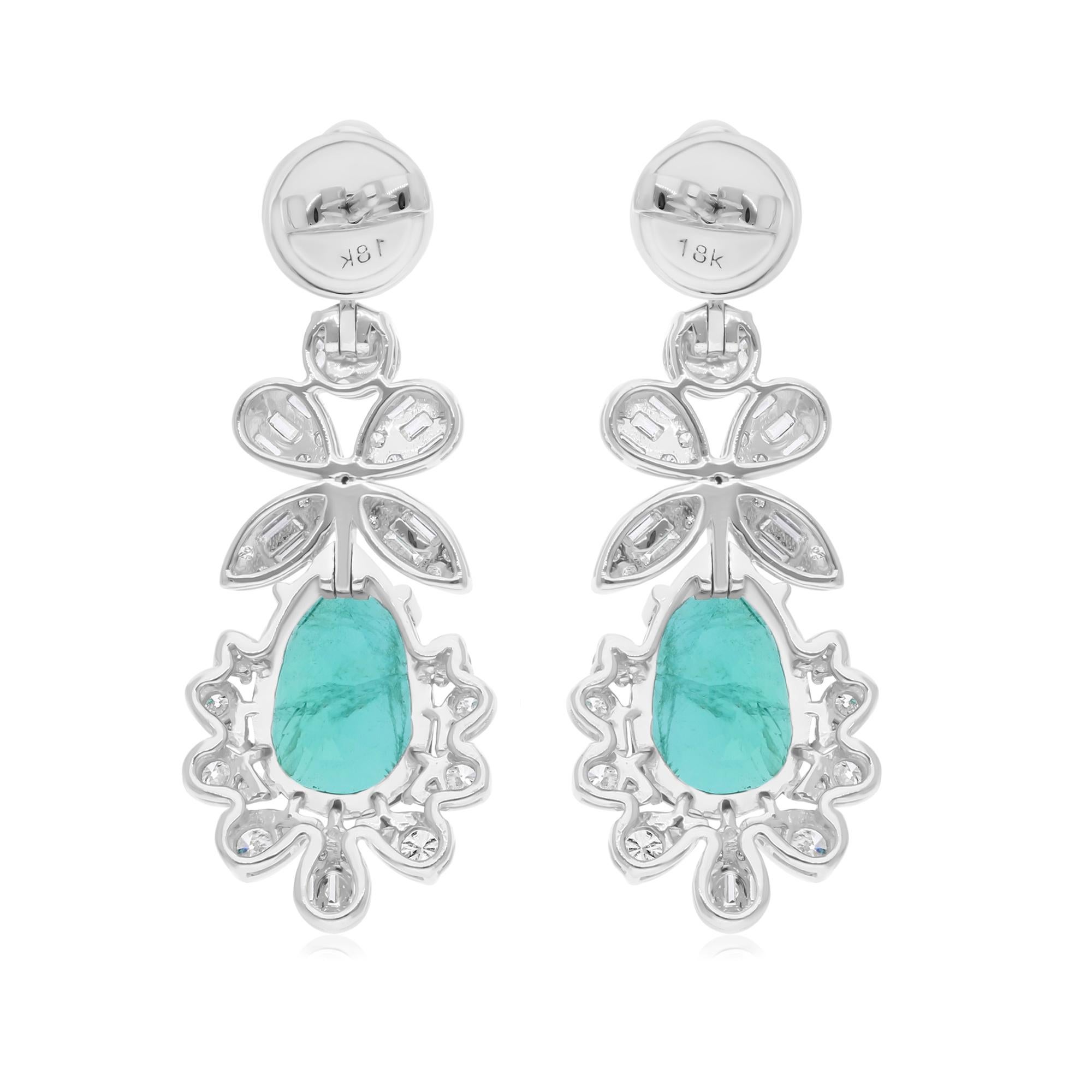 Orecchini a Pear Zambian Emerald Gemstone Dangle SI/H Diamond in oro bianco 18 carati In condizioni Nuovo in vendita a Diera, Dubai