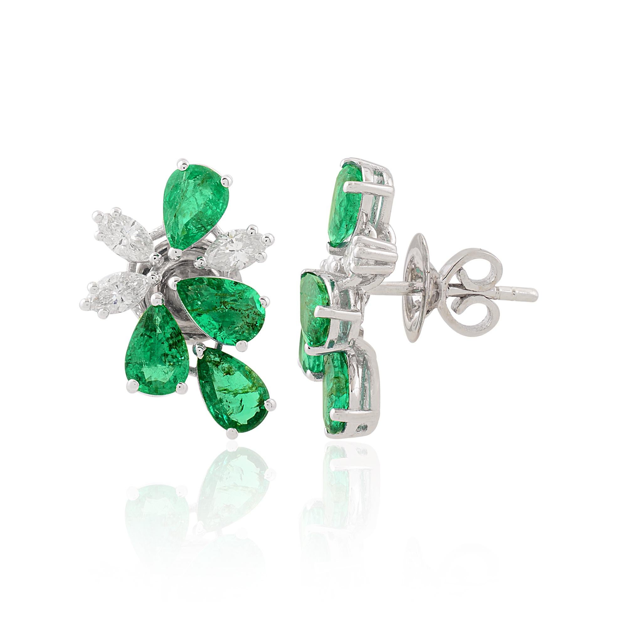 Realizzati in oro a 18 carati, questi squisiti orecchini sono impreziositi da 0,76 carati di diamanti scintillanti.

Segui la vetrina di Spectrum Jewels per vedere le ultime collezioni e i pezzi esclusivi. Spectrum Jewels è orgoglioso di essere