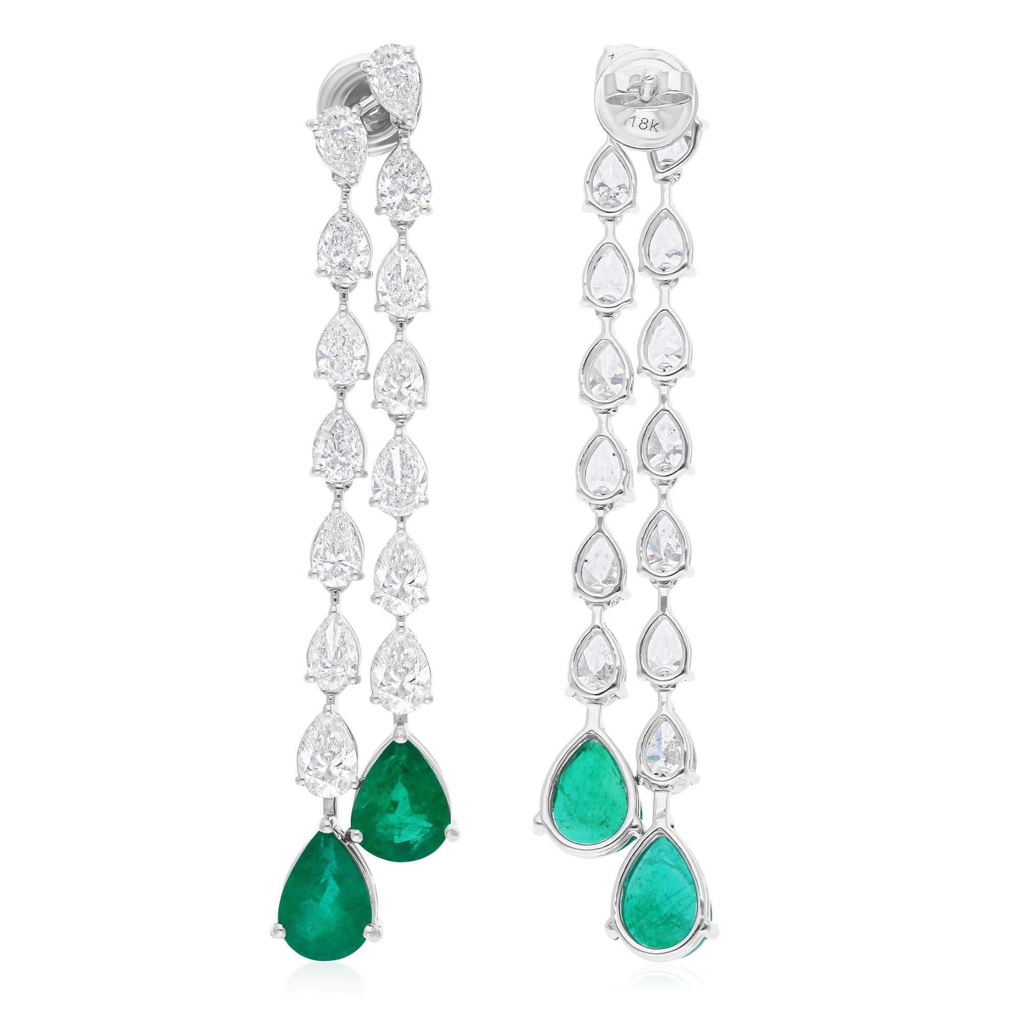 Fusi in oro a 14 carati, questi squisiti orecchini sono impreziositi da uno smeraldo dello Zambia di 5,05 carati e da 7,32 carati di diamanti scintillanti.

Segui la vetrina di Spectrum Jewels per vedere le ultime collezioni e i pezzi esclusivi.