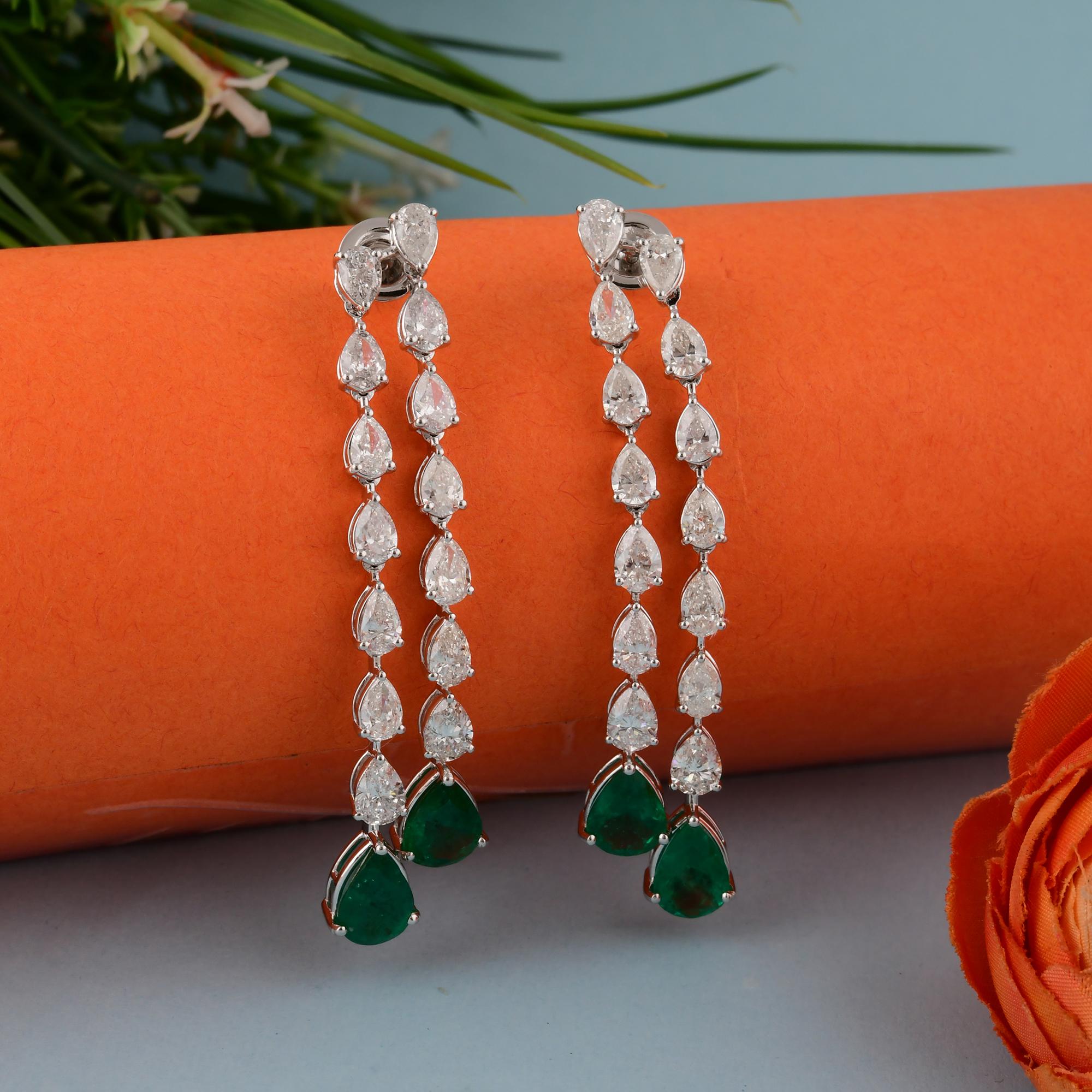 Moderno Orecchini con gemma di smeraldo dello Zambia a forma di pera SI/H Diamond Gioielli in oro bianco 14 carati in vendita