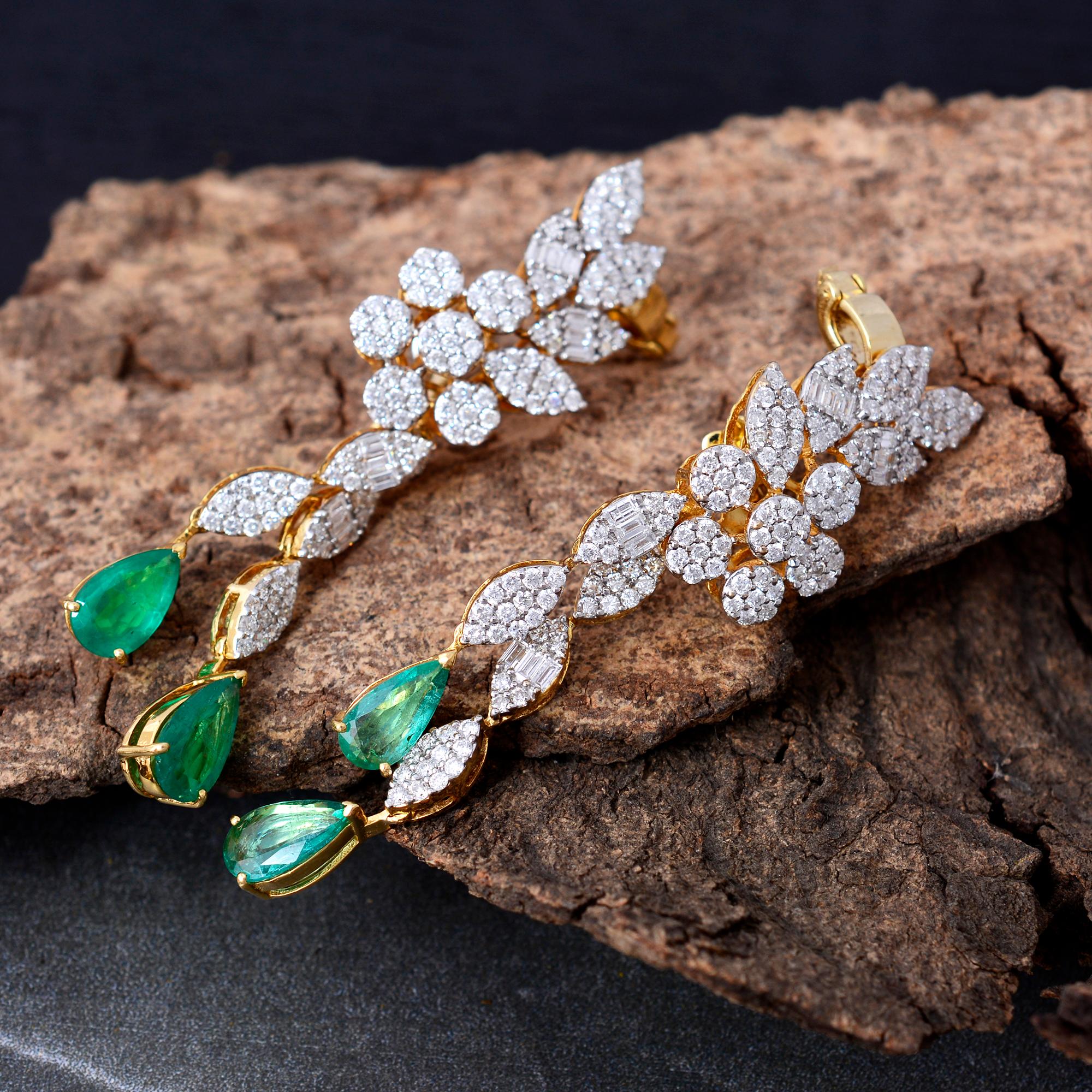 Pear Natural Emerald Gemstone Fine Dangle Earrings Diamond 18 Karat Yellow Gold For Sale 2