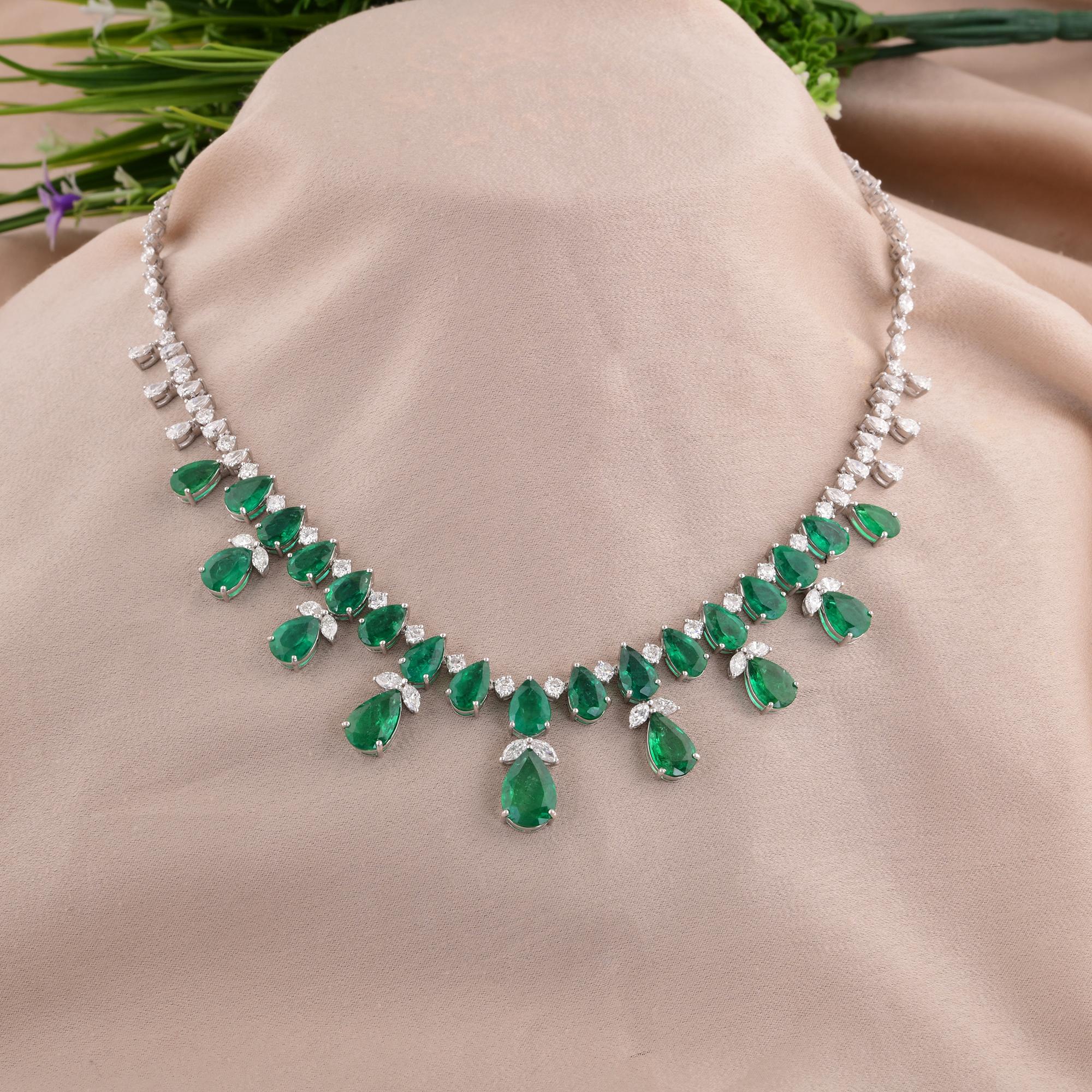 Moderne Collier de pierres précieuses en émeraudes de Zambie en forme de poire et diamants en or blanc 10 carats en vente