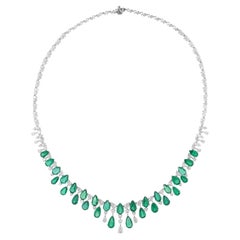 Collier de pierres précieuses émeraude de Zambie poire et diamant rond or blanc 14 carats